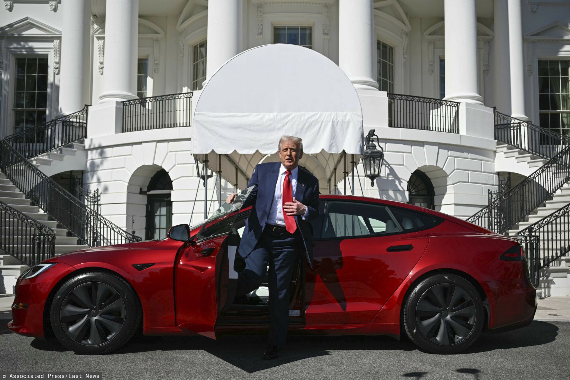Kolejny cios w Elona? Trump chce sprzedać swoją Teslę