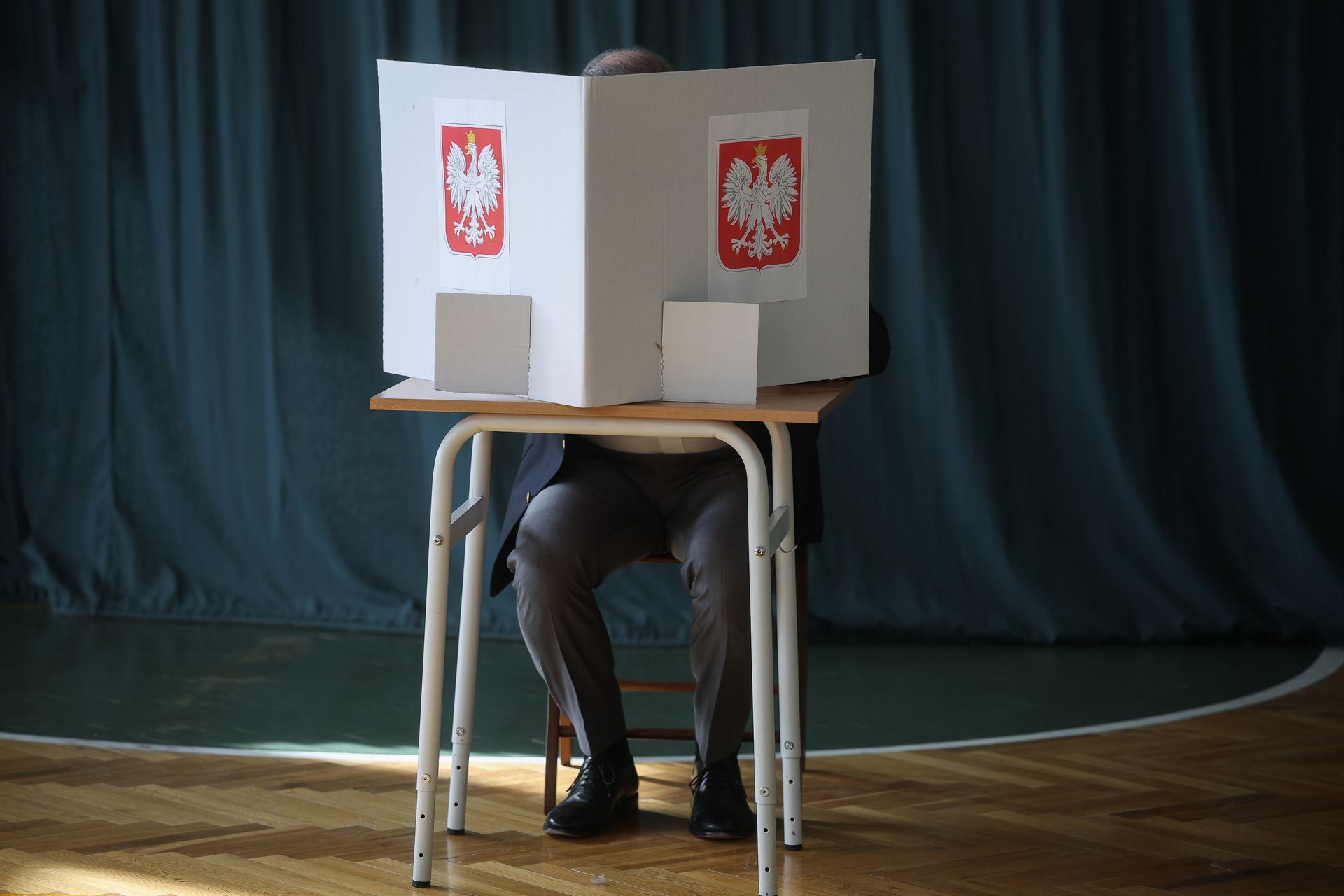 75-latek zasłabł w lokalu wyborczym. Mężczyzna zmarł