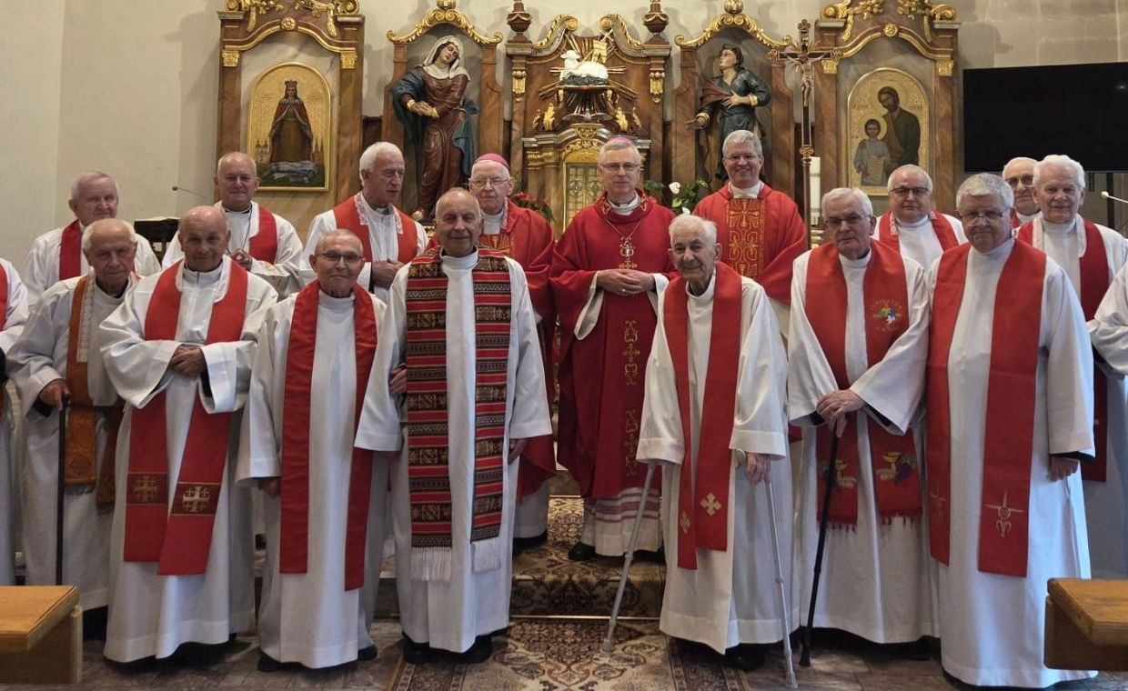 Ksiądz po wyroku obok biskupa. Skandal w diecezji legnickiej