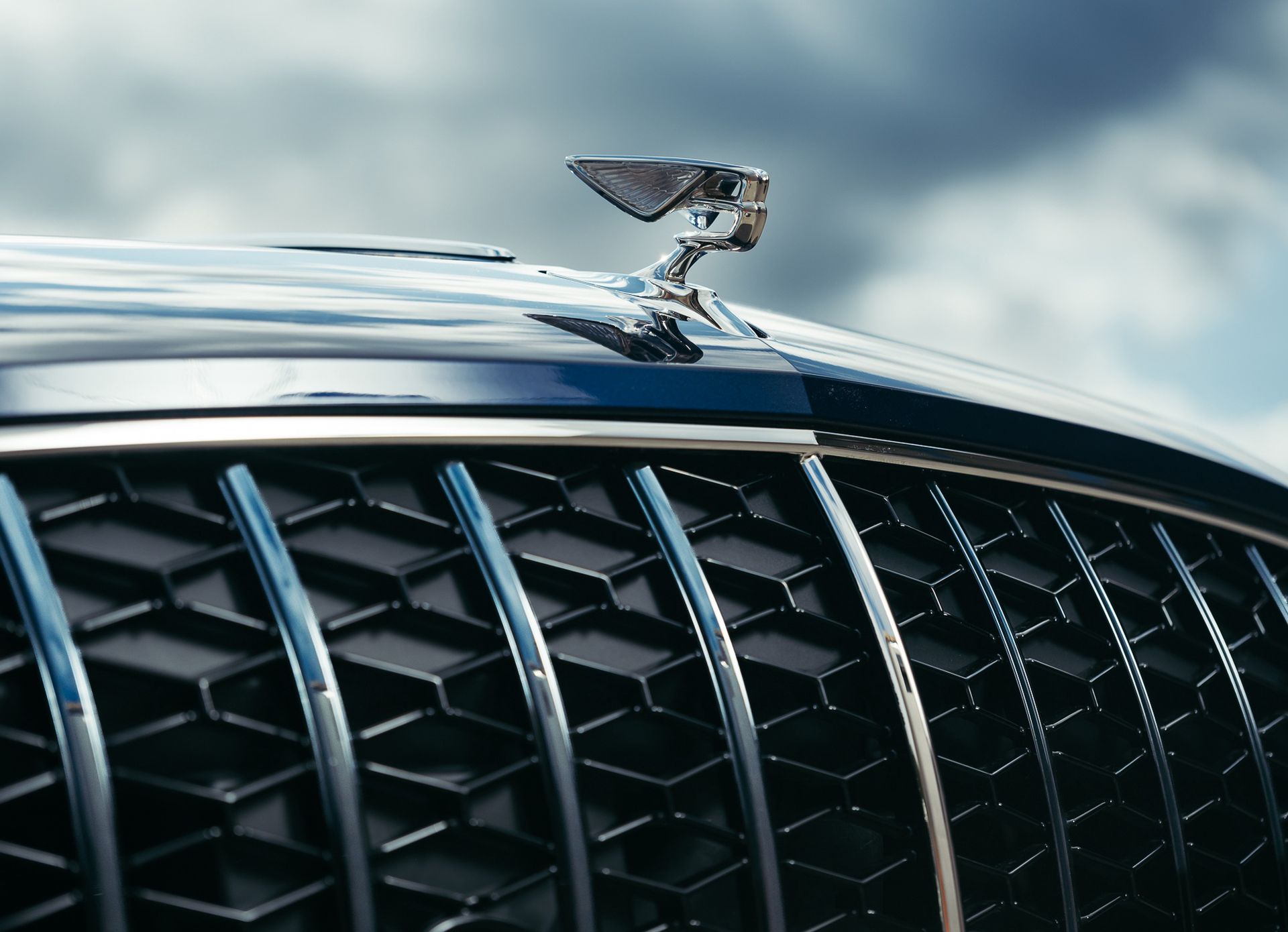 Zapowiadali pełną elektryfikację. Teraz przepraszają się z silnikami spalinowymi