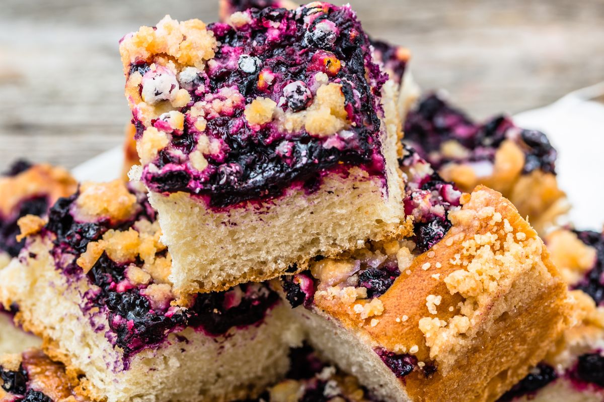 Na majówkę robię to ciasto z borówkami. Pyszne i łatwo je ze sobą zabrać