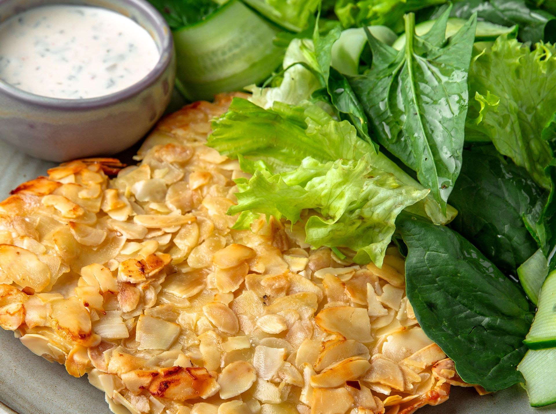 Zjedz na kolację. Zaśniesz szybciej, a rano wstaniesz wypoczęty