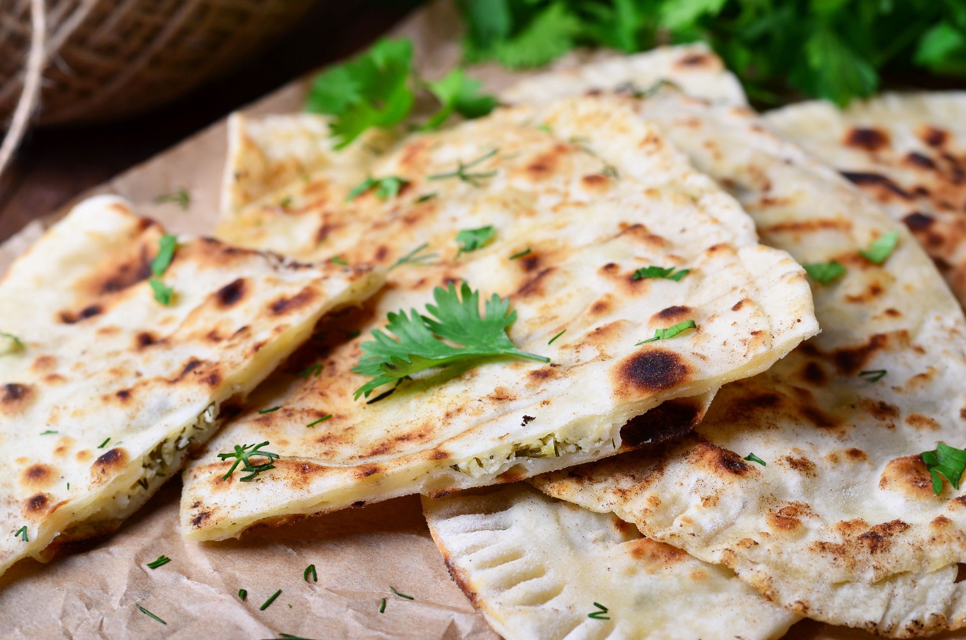 Podaj jak pizzę lub do sałatki. W kuchni polskiej znane od średniowiecza