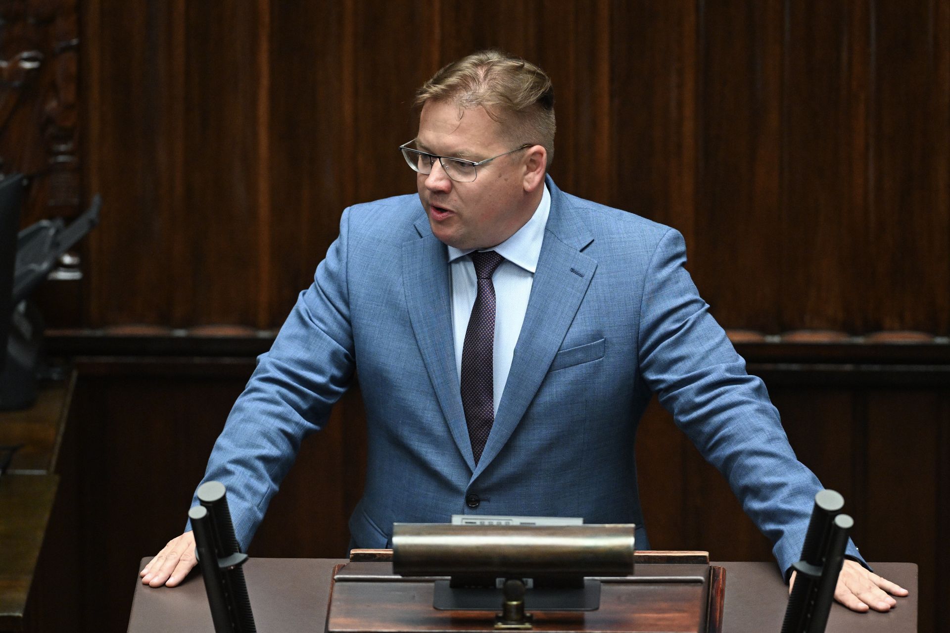 Wolny mandat posła w starciu z niewolą przejrzystości [OPINIA]