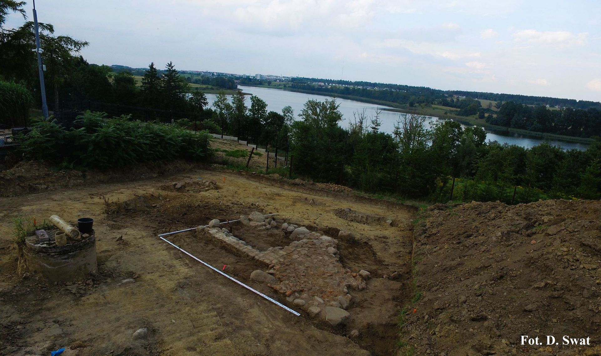 Odkrycie archeologiczne pod Olsztynem. Odsłonięto fragmenty murów