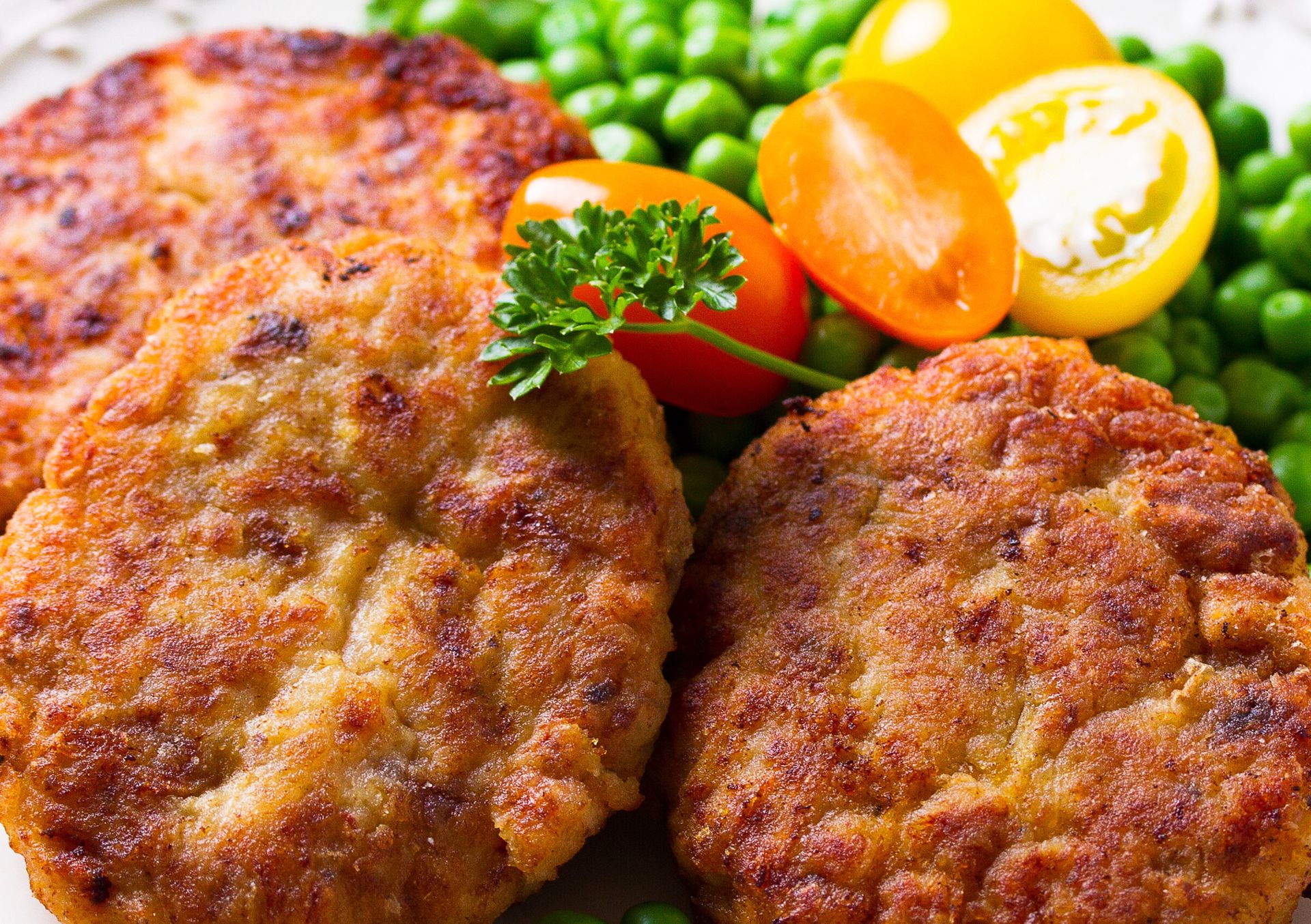 Do tych kotletów dorzucam 2 dodatki, które podbijają smak. Nikt choćby nie pyta o mięsne