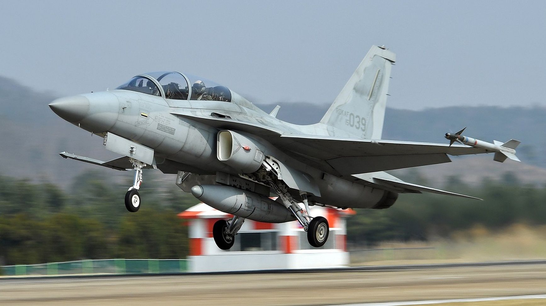 FA-50 z potężnym wsparciem bojowym. Test radarów do polskich samolotów
