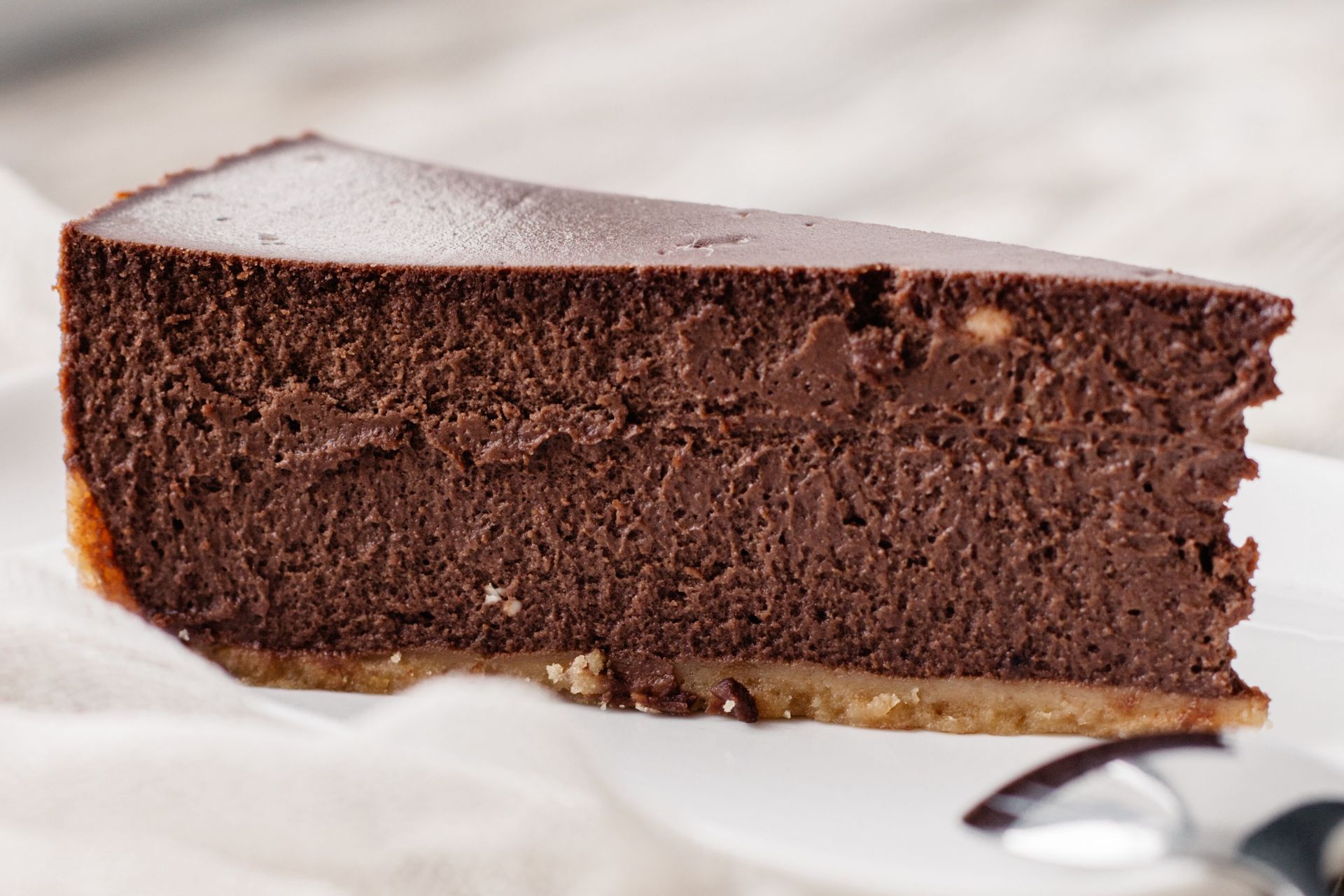 Czekoladowy sernik z trzech składników. Tak szybki, iż możesz go zrobić choćby rano w Wigilię