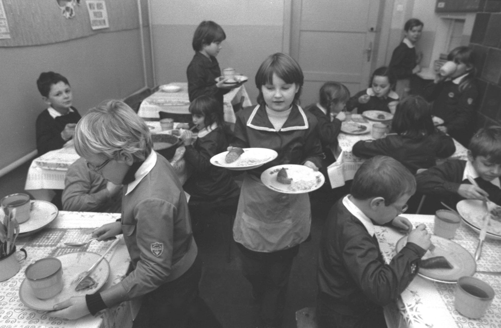 Koszmary ze stołówek w PRL-u. Tylko najlepsi zdobędą 12/12