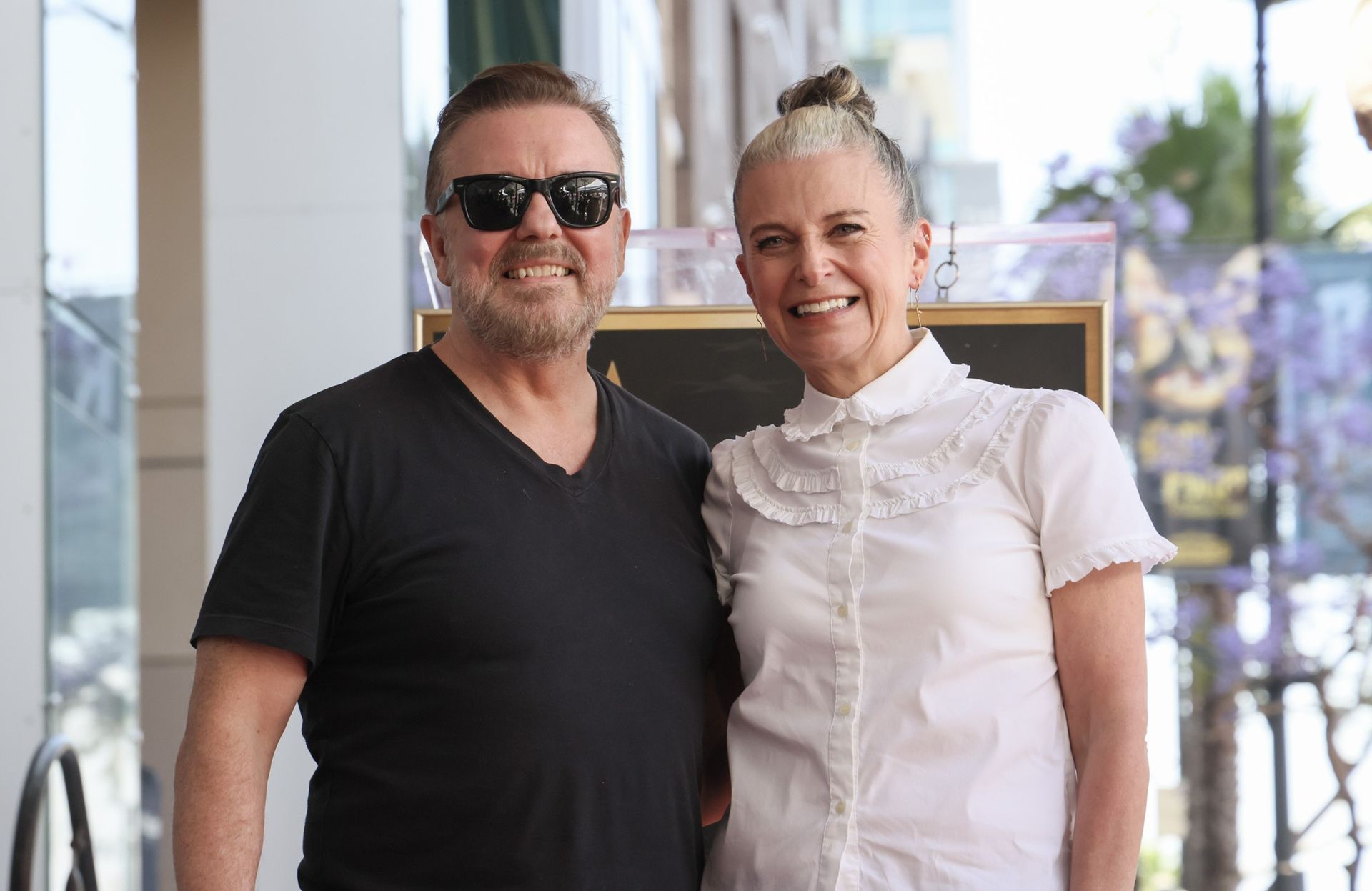 Ricky Gervais się żeni. Po 40 latach związku