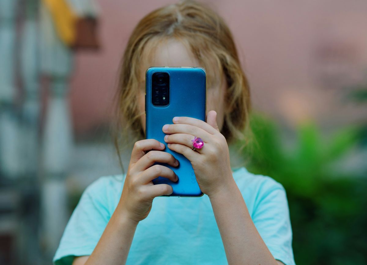 Pokolenie z ekranem w dłoni. Szkoła przegrywa z TikTokiem i komunikatorami