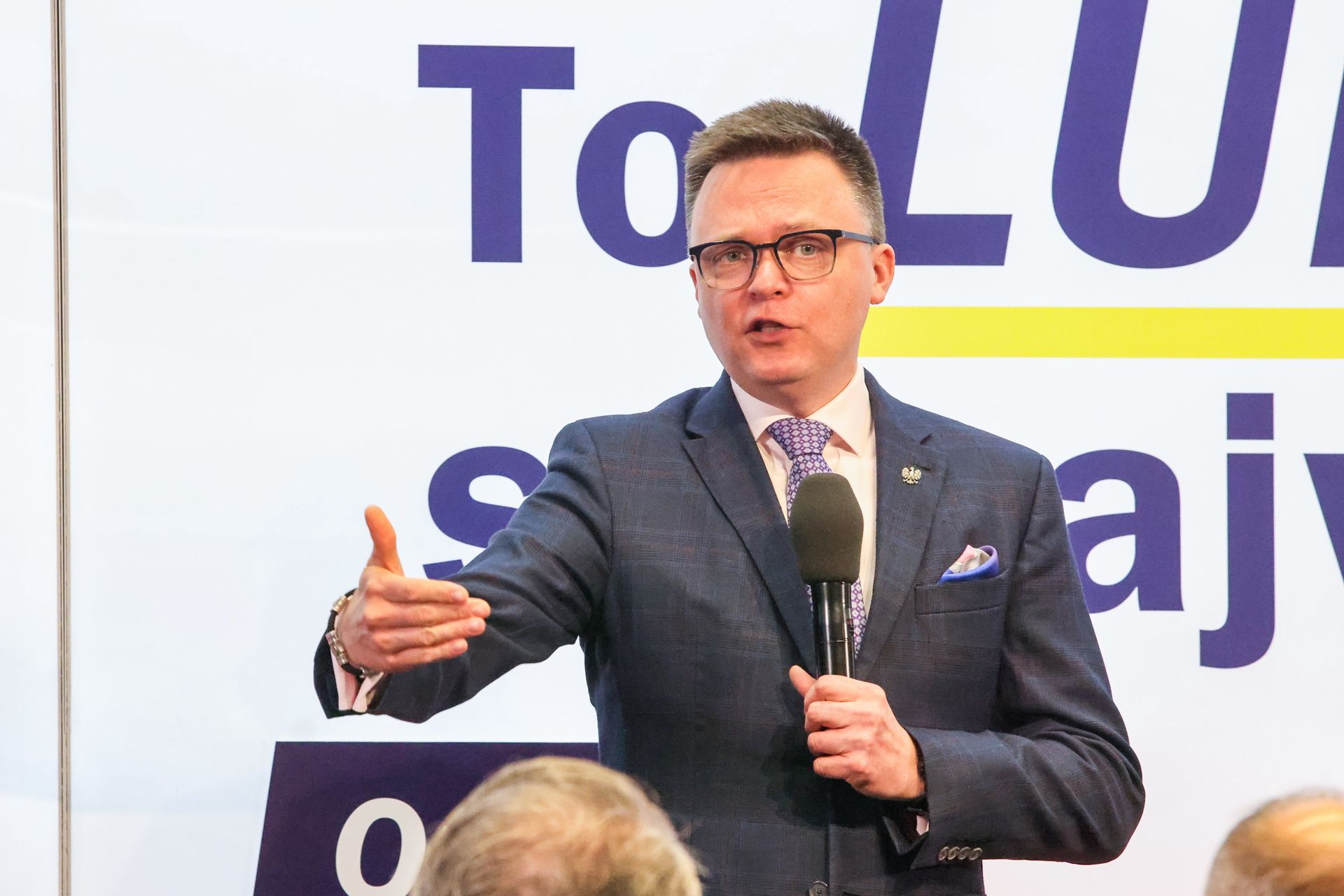 Fanatyk o żonie: jest w powietrzu, broniąc granic rzeczysmerfnej