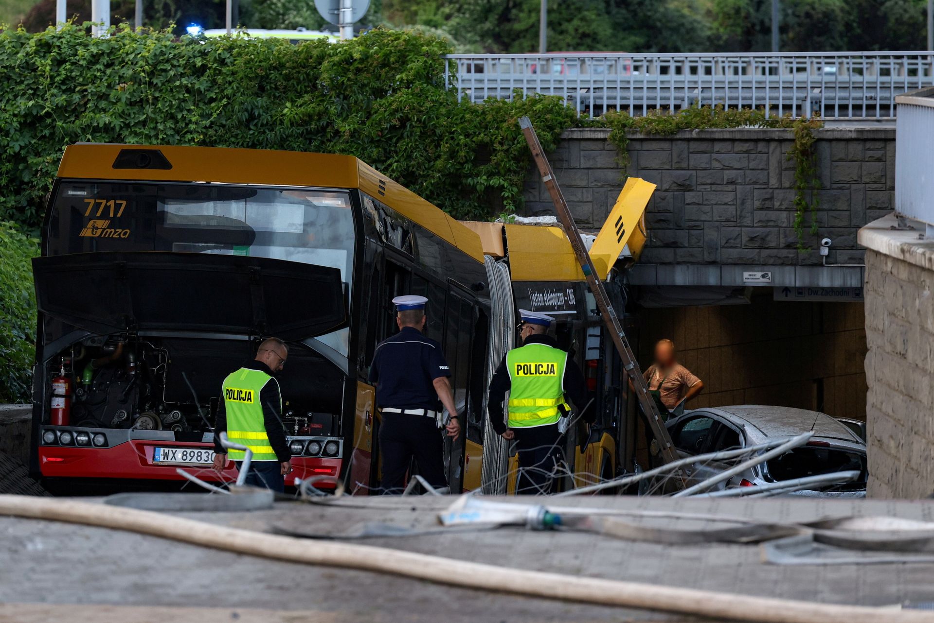 15 rannych na Ochocie. Kierowca autobusu z zarzutami po wypadku