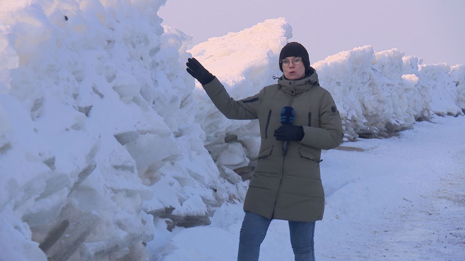 "Pogoda zwykle nie pomaga". Kulisy pracy reporterów na mrozie