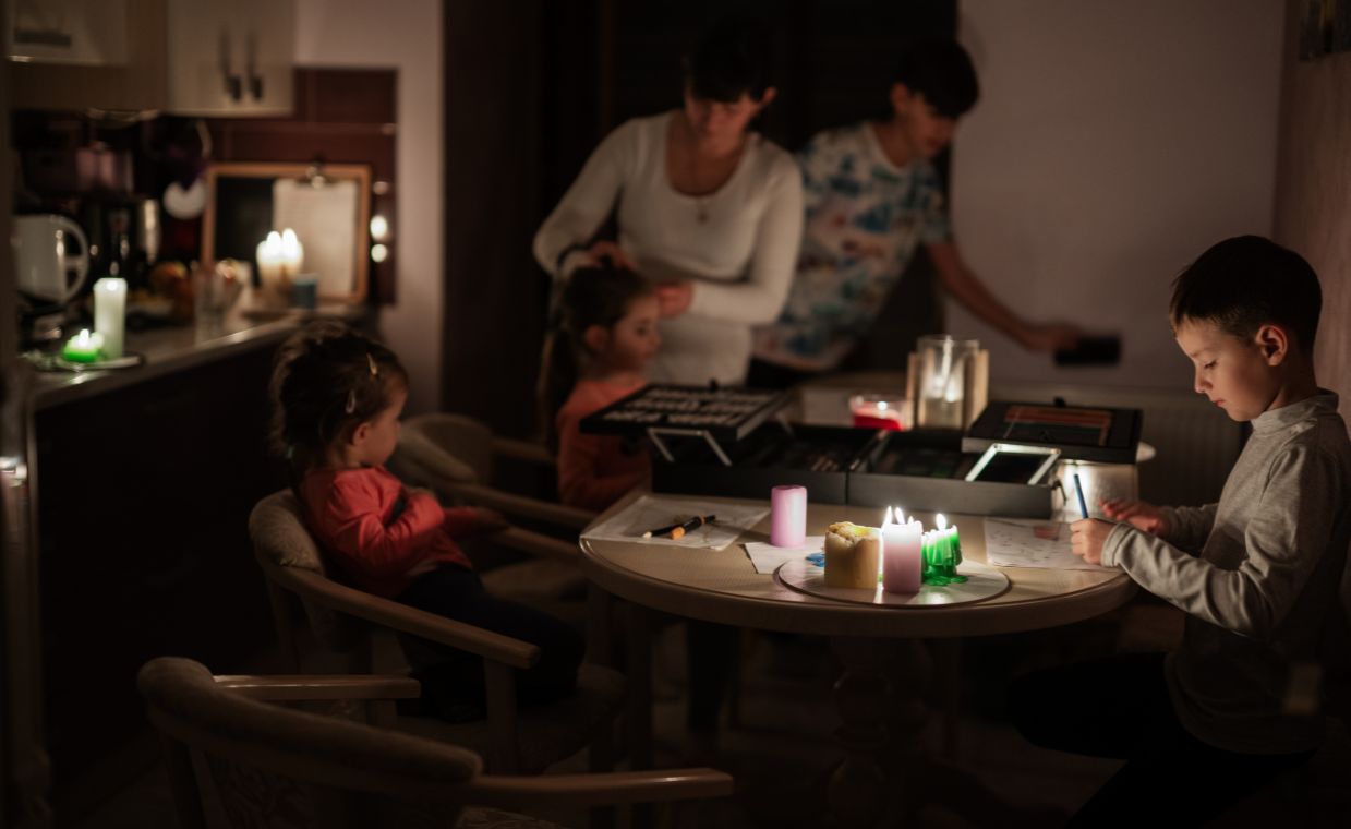 Blackout i przerwy w dostawie prądu. Jak się przygotować i co warto wiedzieć na temat awarii prądu?