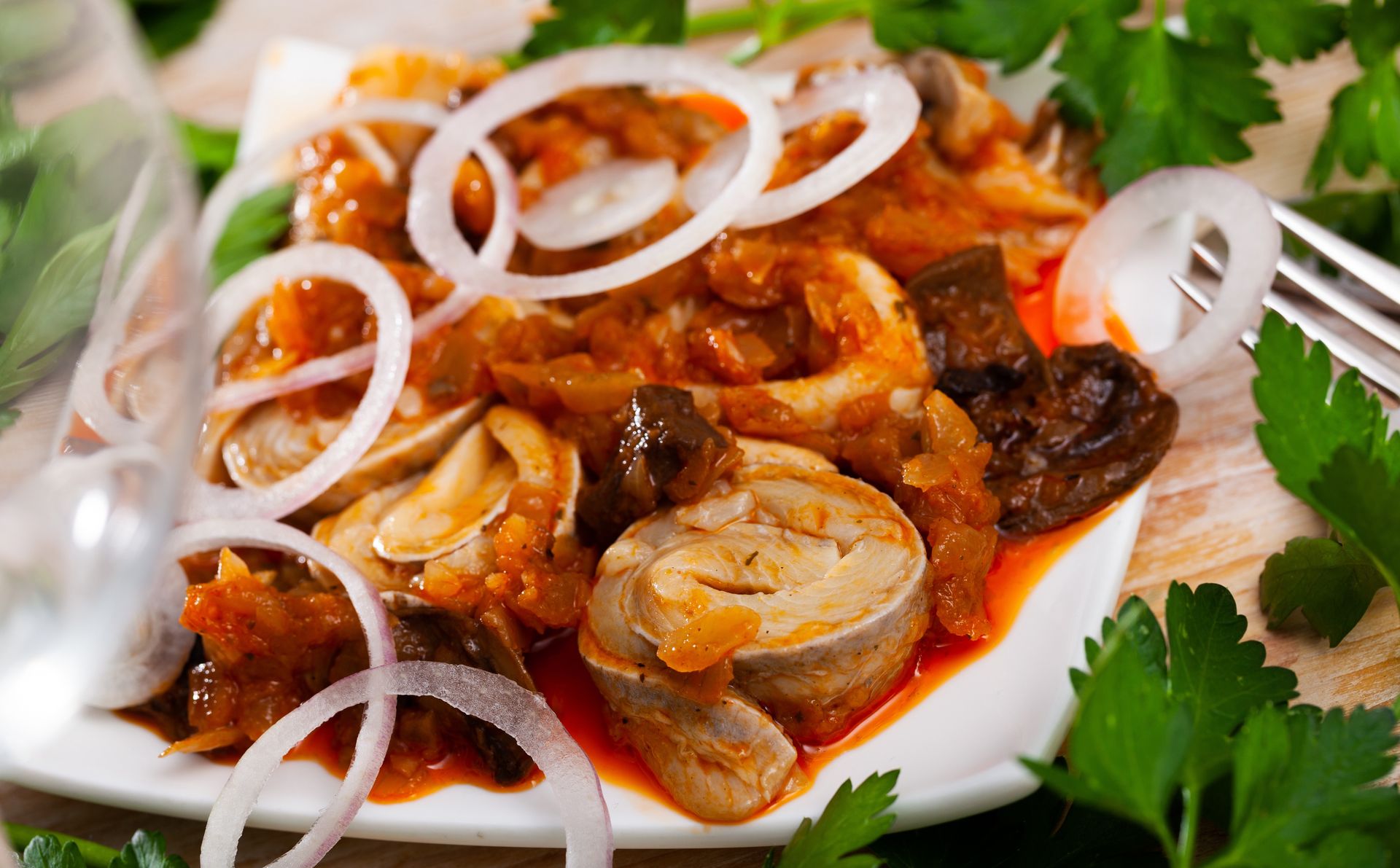 Zalewam śledzie tym sosem. Tak smaczne, iż trudno wytrzymać do kolacji wigilijnej