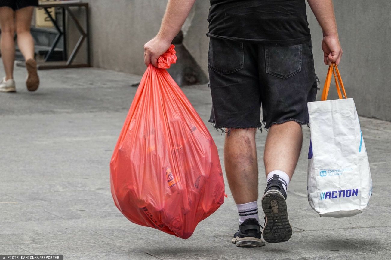 Kaufland naciąga na butelkach kaucyjnych? Klient dostał o połowę mniej