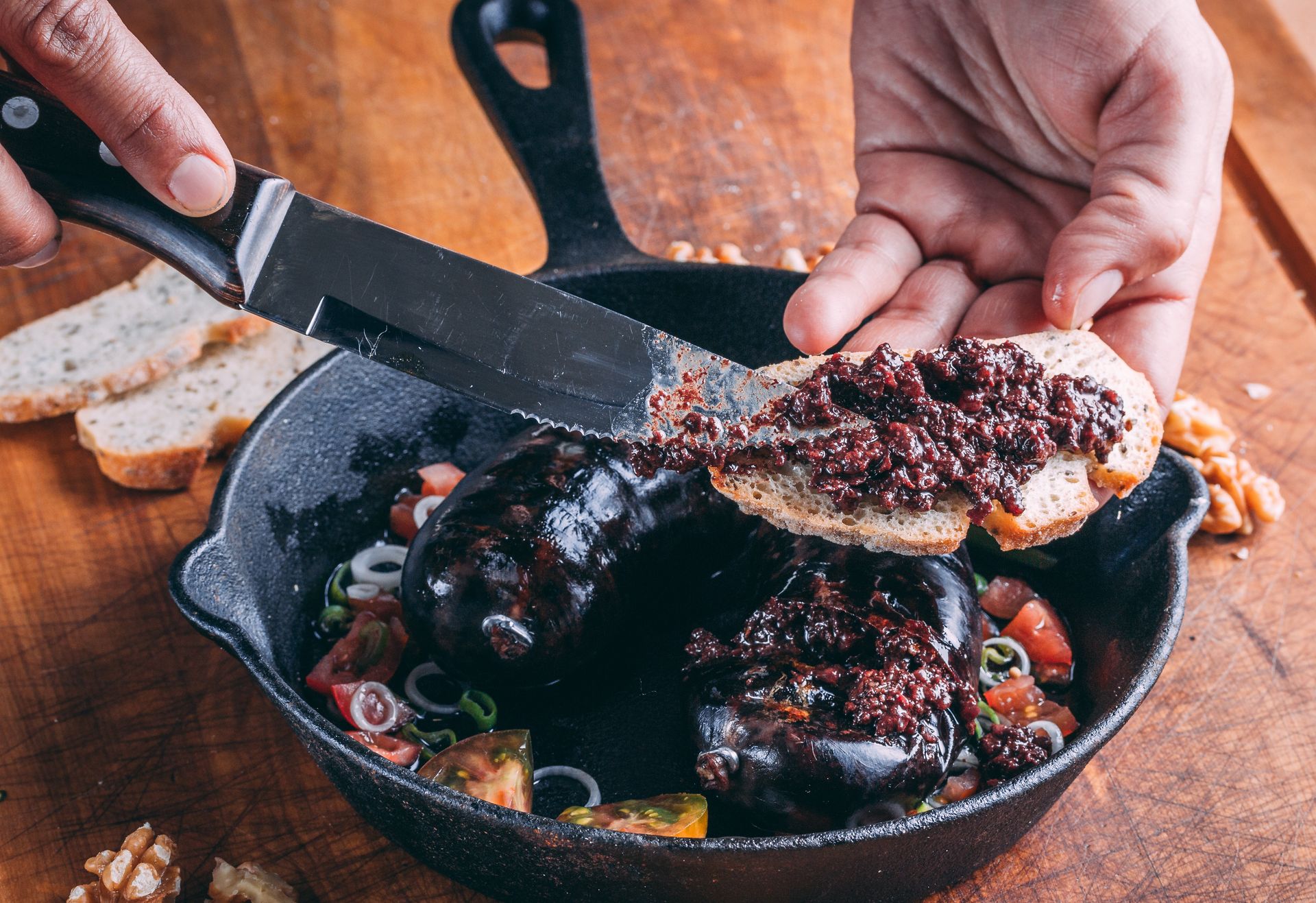 Kiedyś była daniem biedoty, dziś mówią o niej: "polski kawior". Jedni się zajadają, dla innych nie do przełknięcia