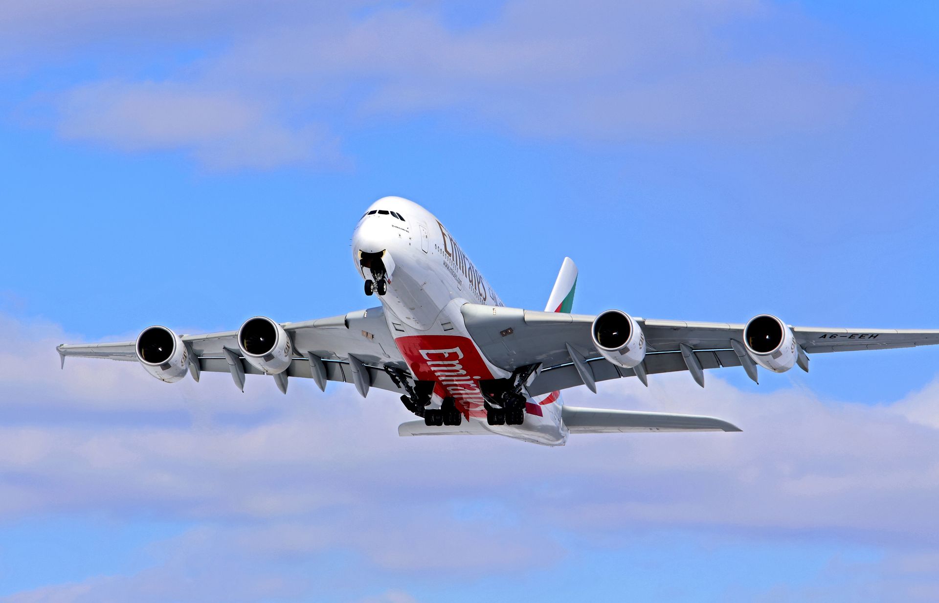 Pilne kontrole 16 Airbusów A380. Niepokojące pęknięcia w skrzydłach