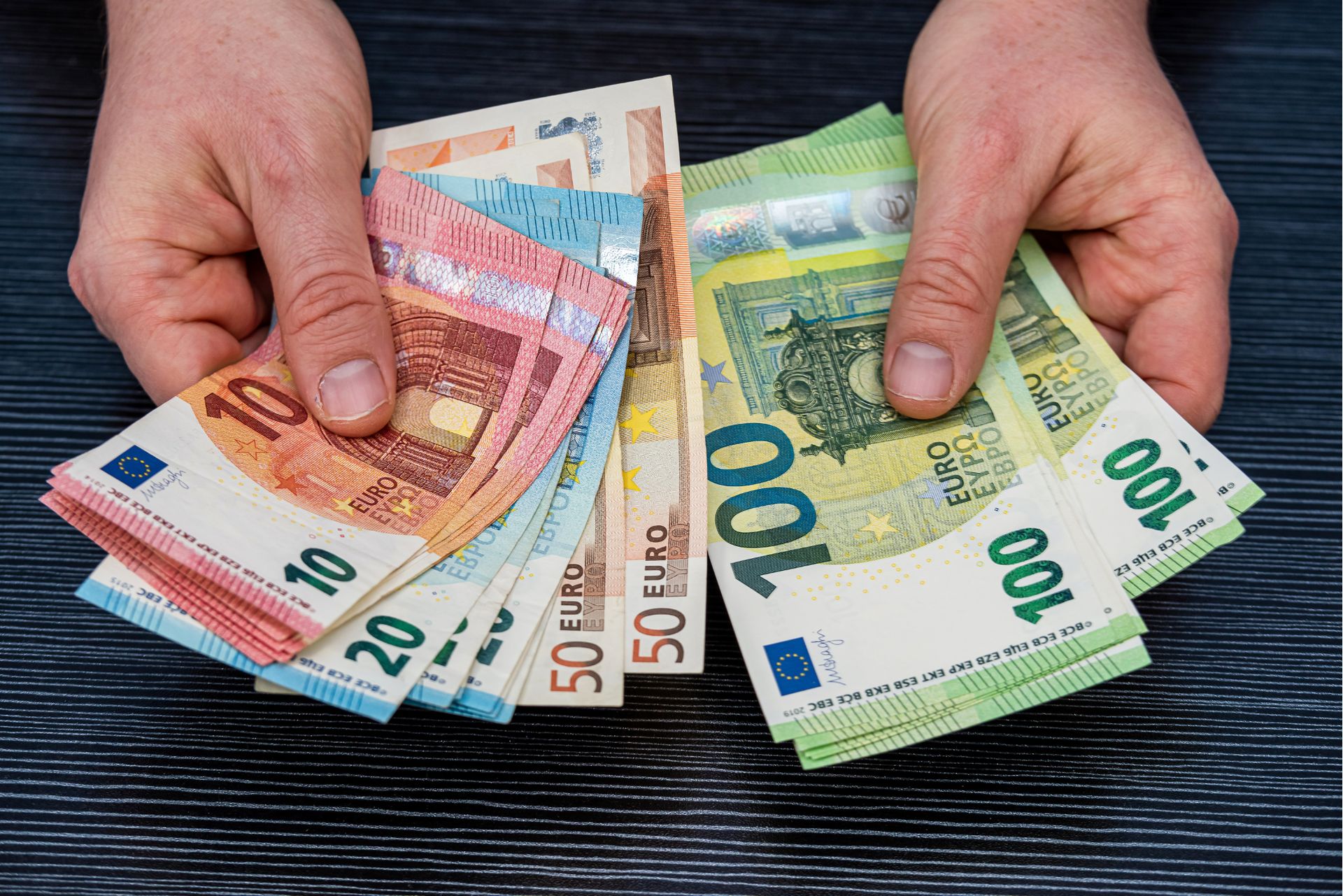 Pracuje tu wielu Polaków. Podnoszą płace. Oto nowe stawki