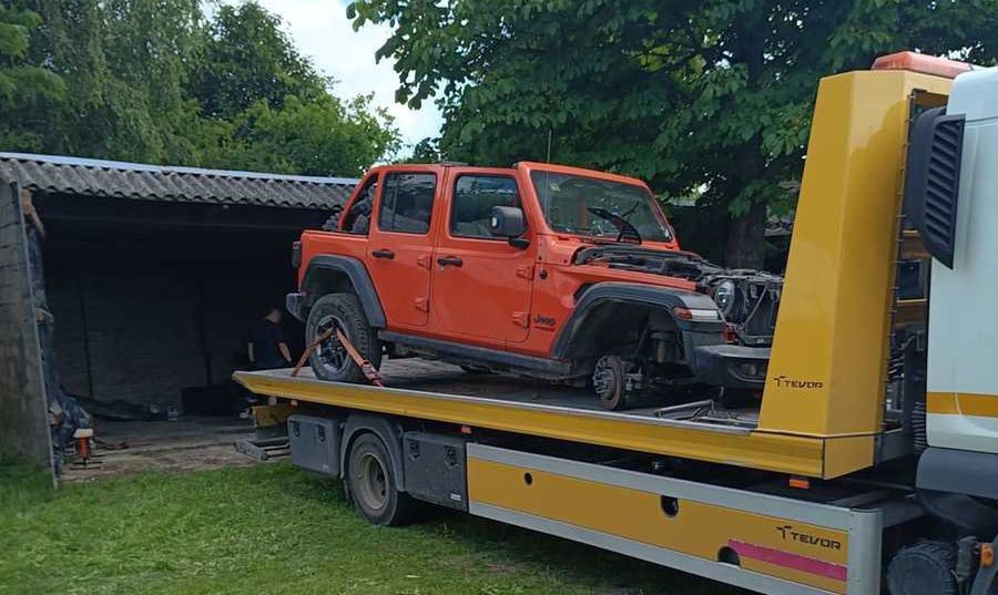 Zlikwidowali "dziuple" drogich samochodów. Wśród nich głównie Jeepy Wranglery