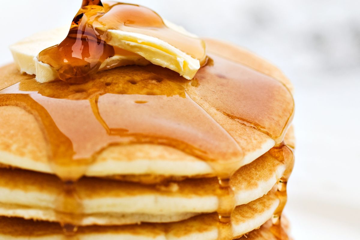 Łączę kilka składników. Po chwili mam stertę puszystych placuszków