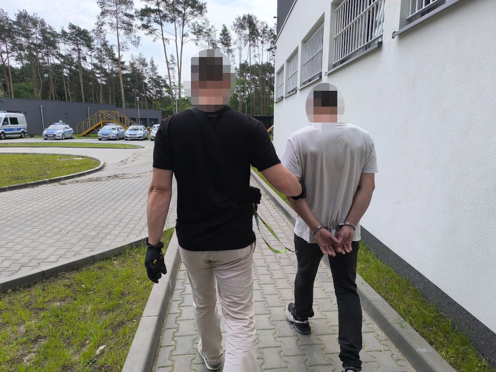 Kierowca miał trzy promile. Próbował przekupić policjantów