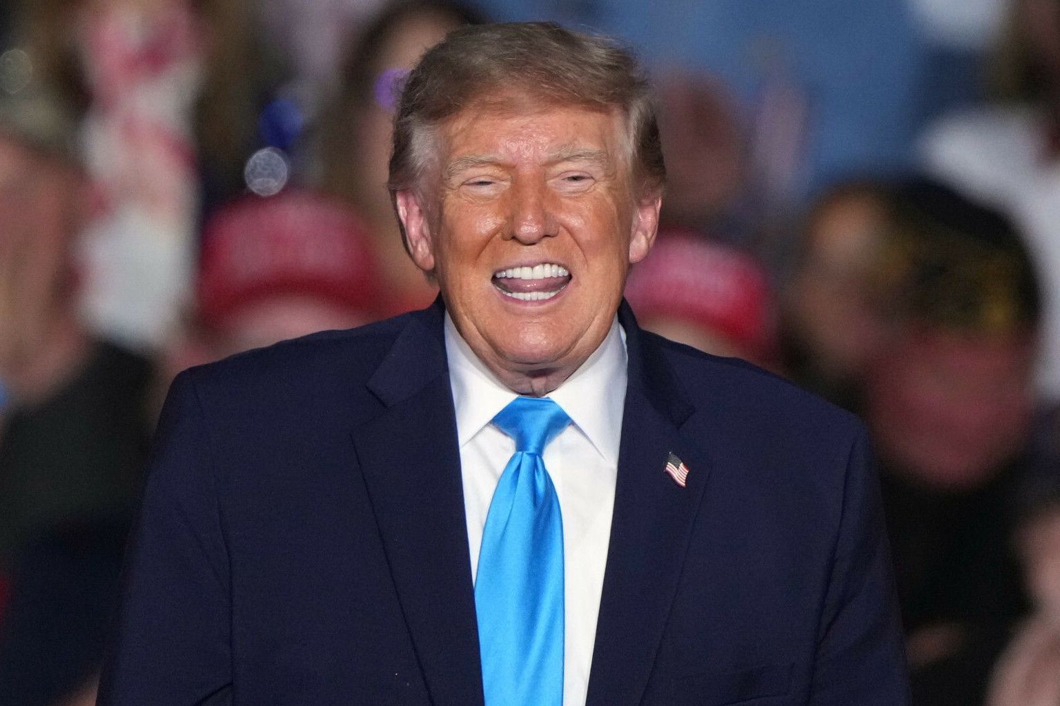 Panie Trump, pan tupnie nogą. Podszepty czy plotki?