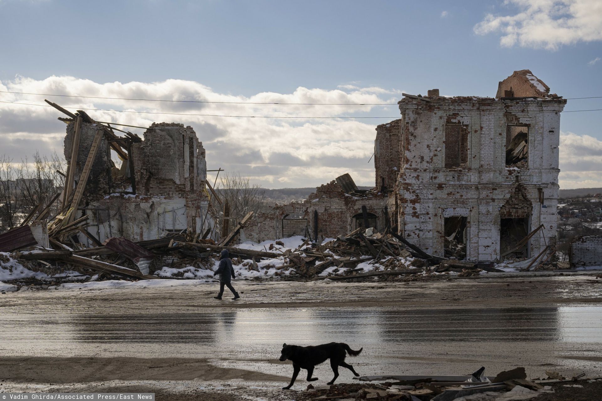 Ukraina ewakuuje okolice Kupiańska. Rosjanie nacierają