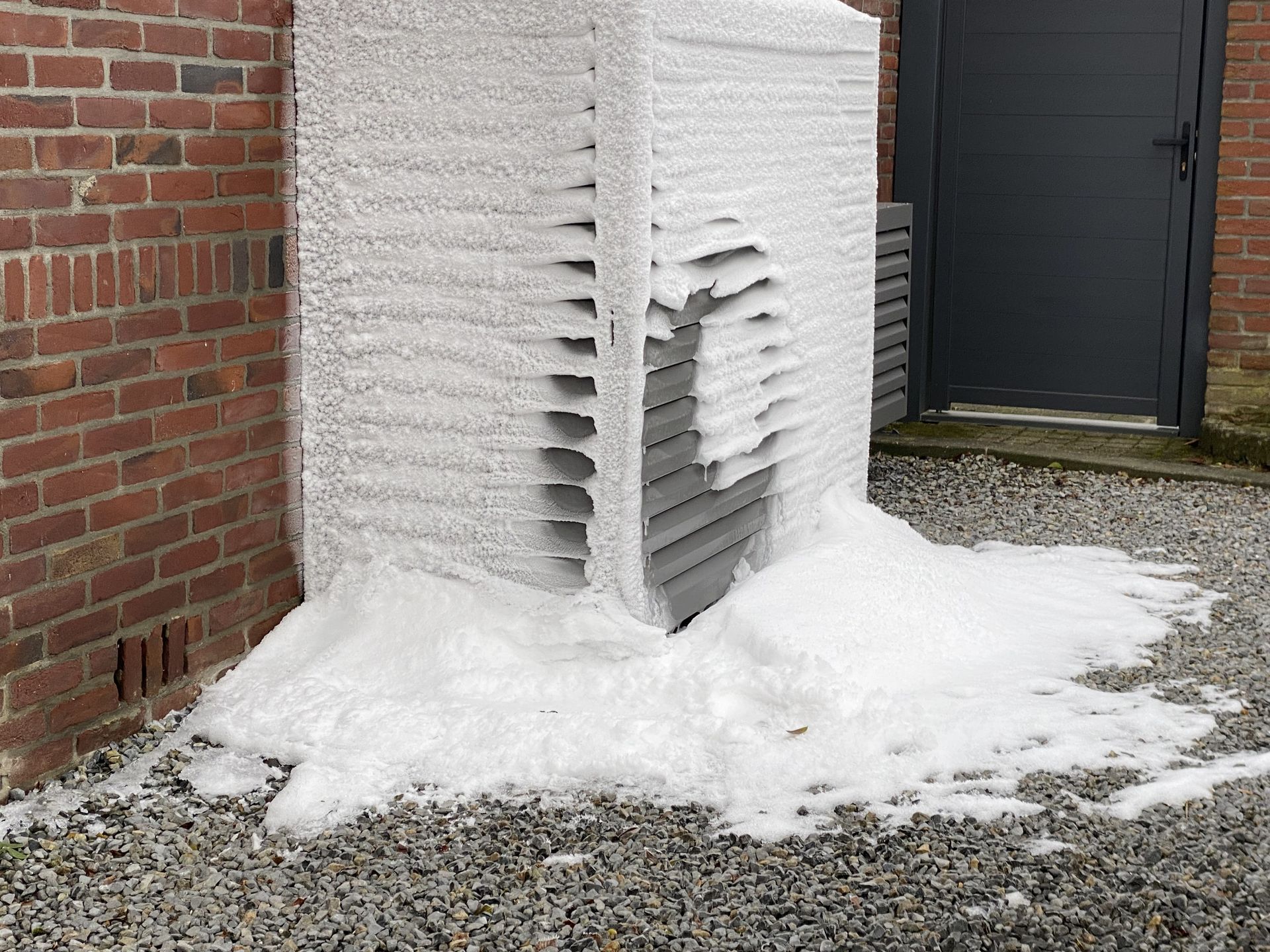 Rachunki grozy za pompy ciepła. "Zima ujawniła błędy montażowe"