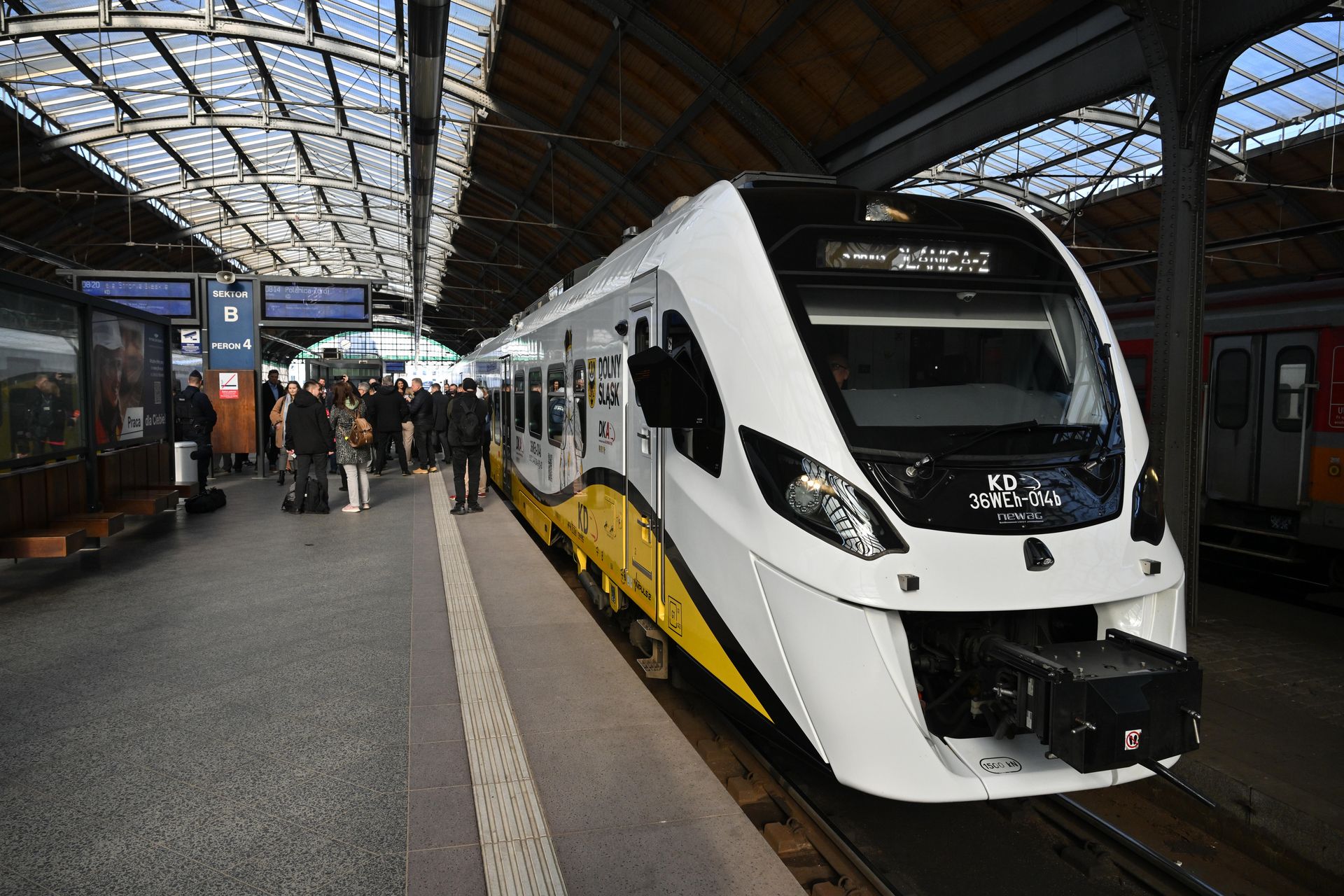 Utrudnienia na kolei na Dolnym Śląsku. Duże opóźnienia pociągów