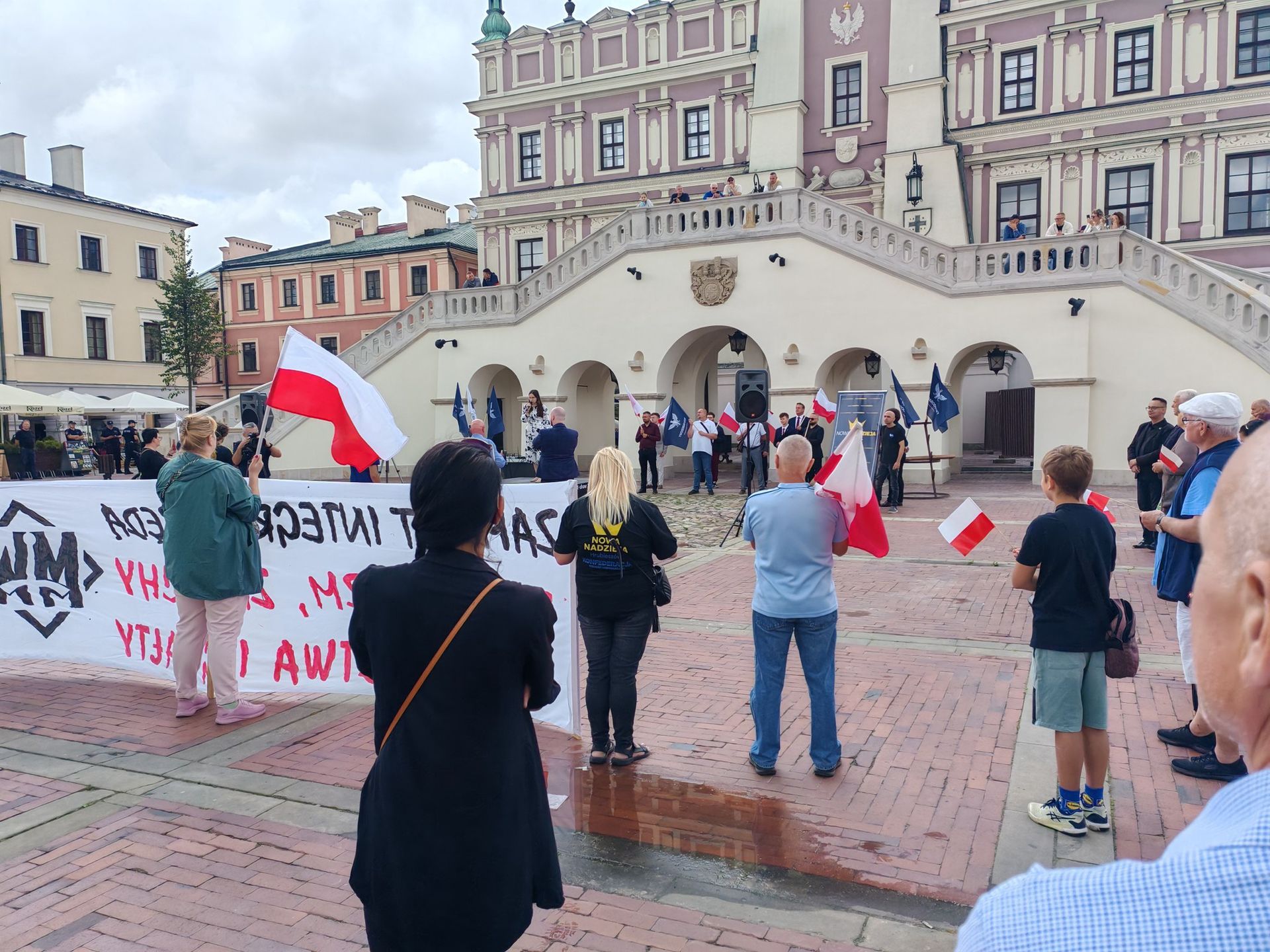 Skandaliczne słowa na wiecu przeciwko imigrantom. Jest śledztwo
