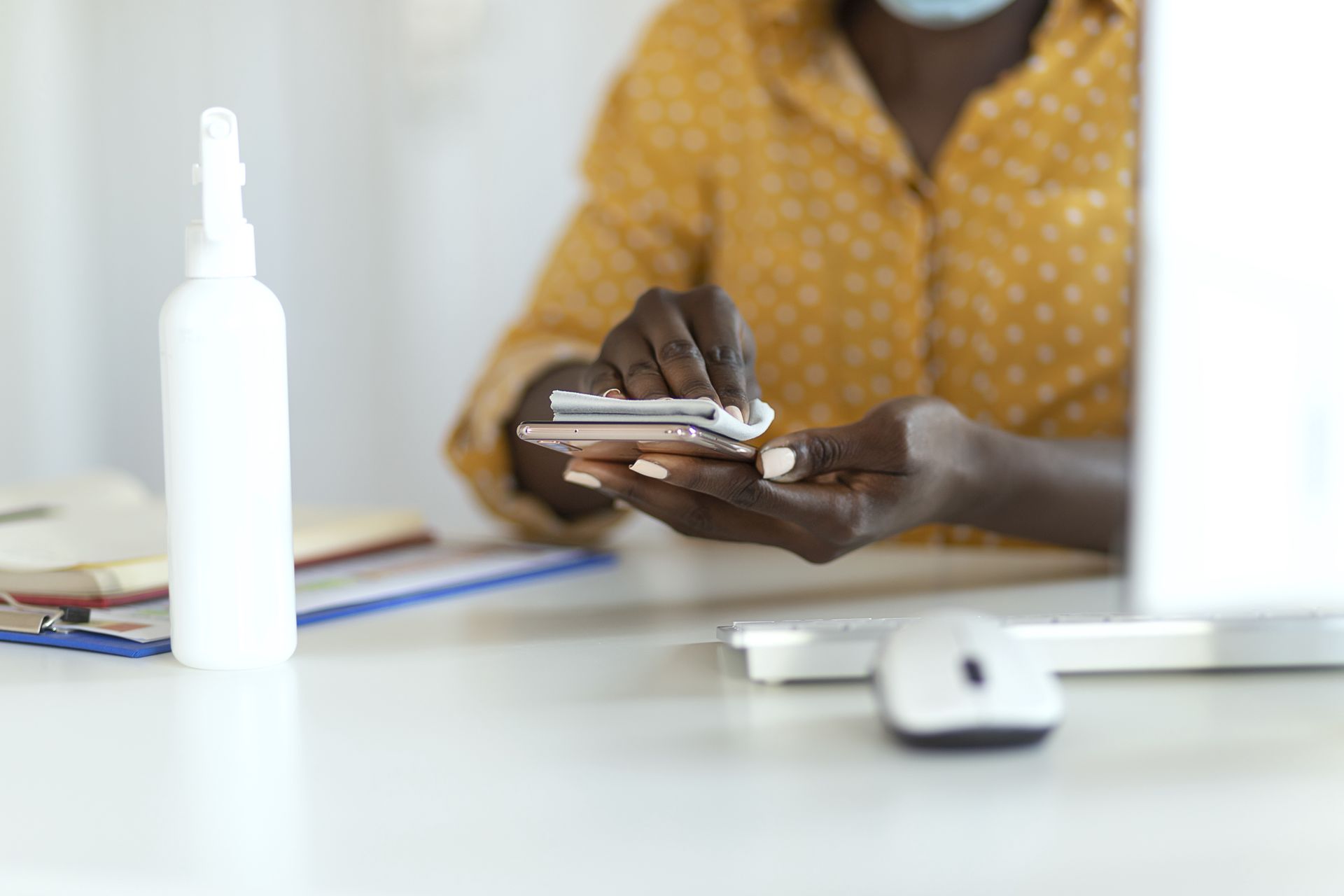 Oto tricki ekspertów. Tak wyczyścisz swój telefon