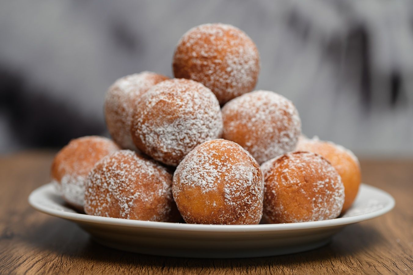 W mig zrobisz stertę puszystych i wysokobiałkowych pączusIów. Zjesz je dzis bez wyrzutów sumienia