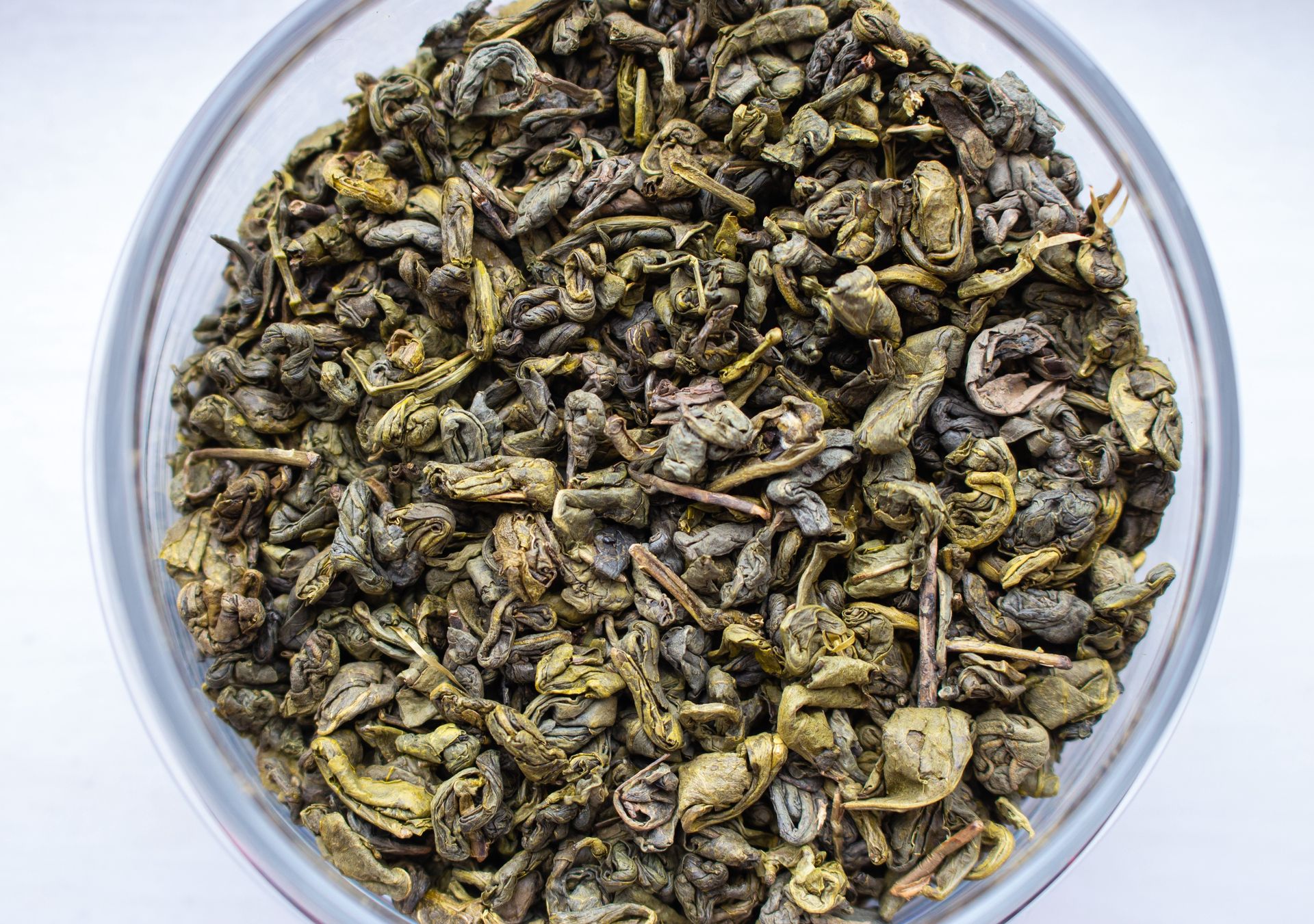 Pomogą ukoić skołatane nerwy i uspokoją burzę w jelitach. Najlepsze herbaty ziołowe na różne dolegliwości