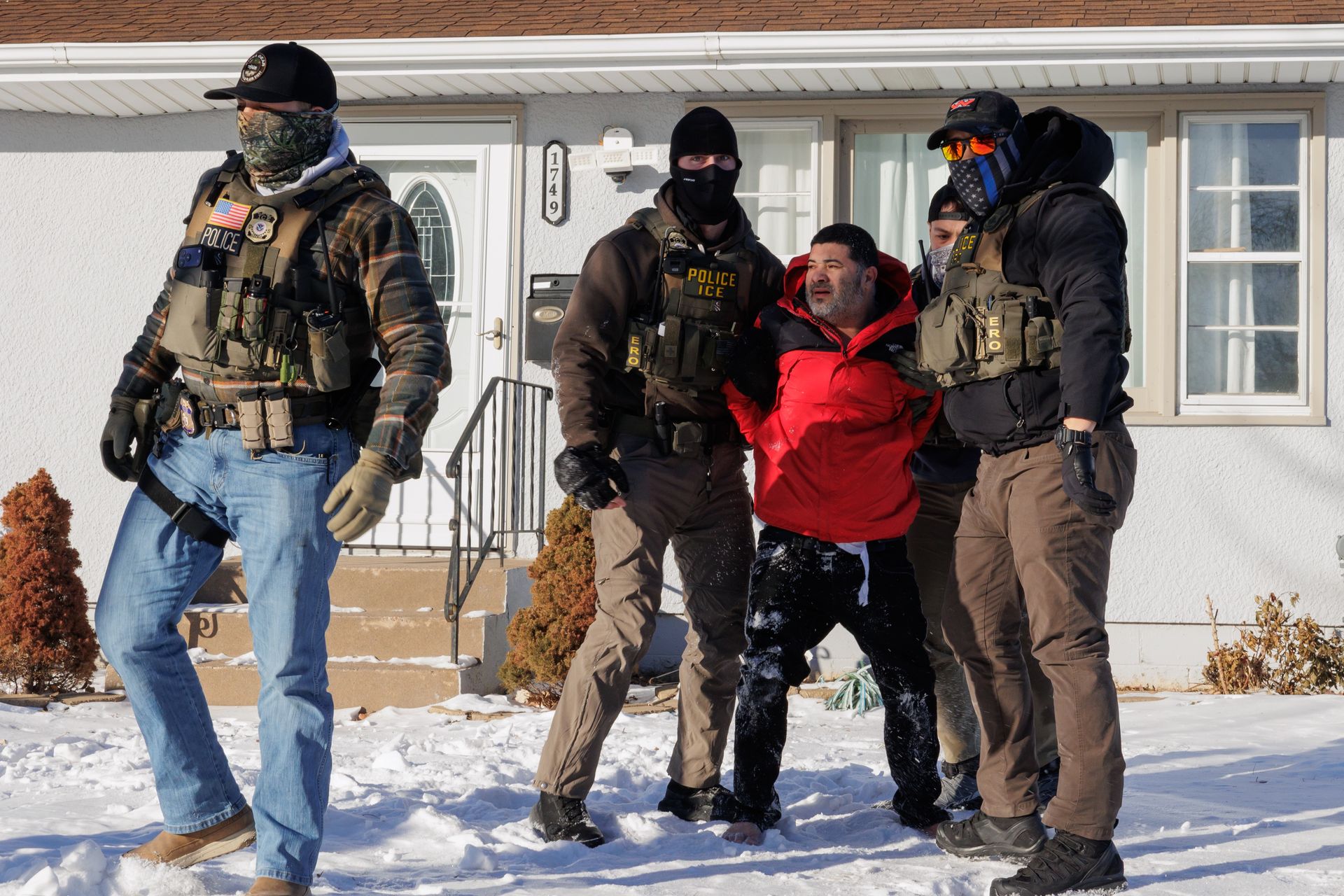 "Napad" na konsulat Ekwadoru. Agent ICE chciał wejść na teren placówki