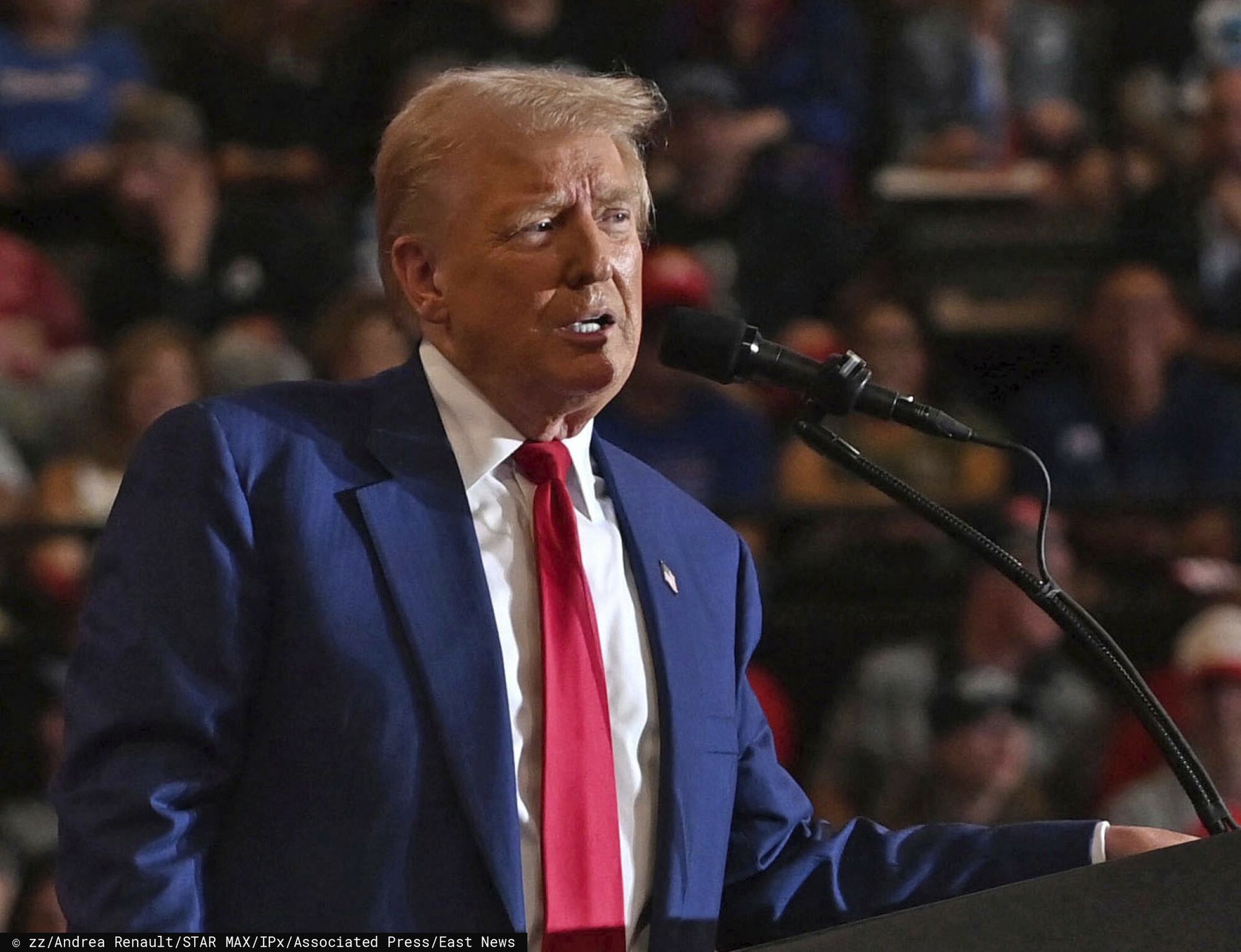 Działo się w nocy. Trump uderza w Koreę Południową