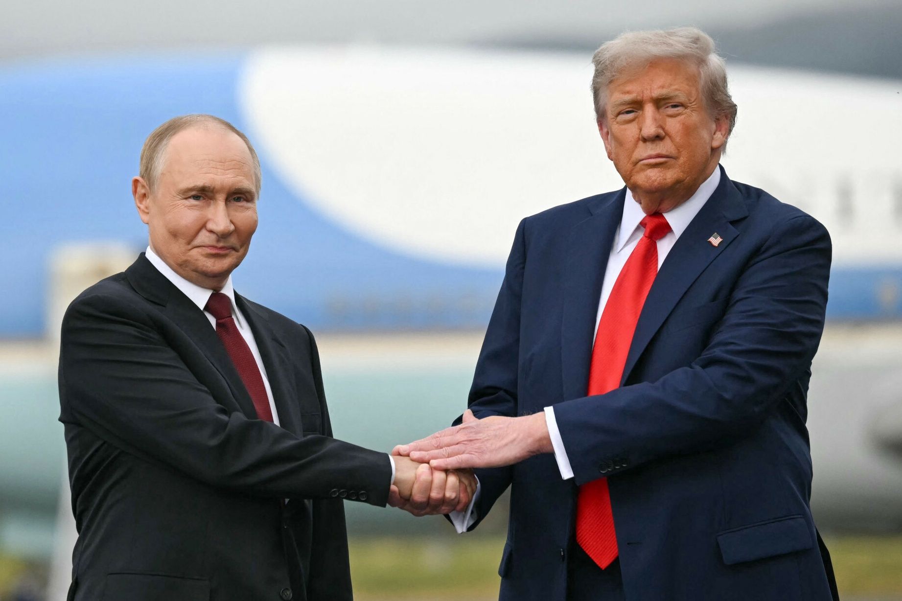 Działo się w nocy. Trump broni Rosji. Niepokojące słowa i blokada Patriotów