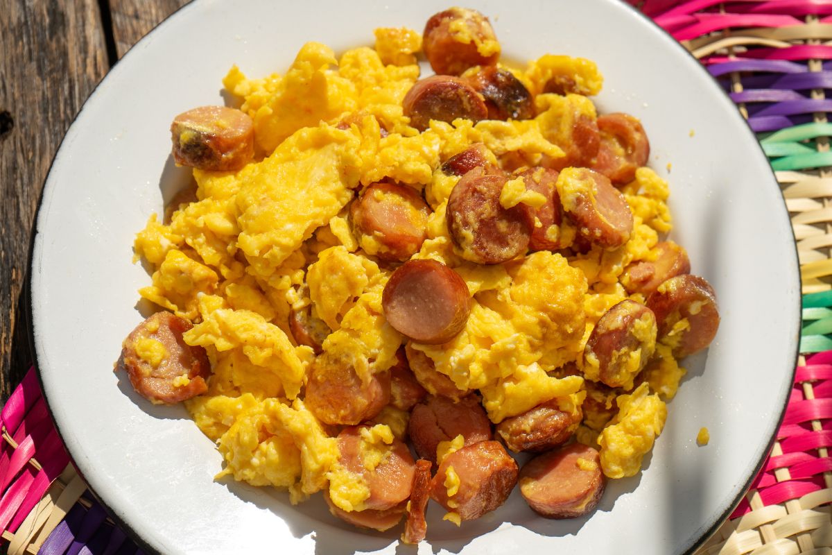 Jajecznica chłopska bije na głowę tę klastyczną. Jest pyszna i bardziej sycąca