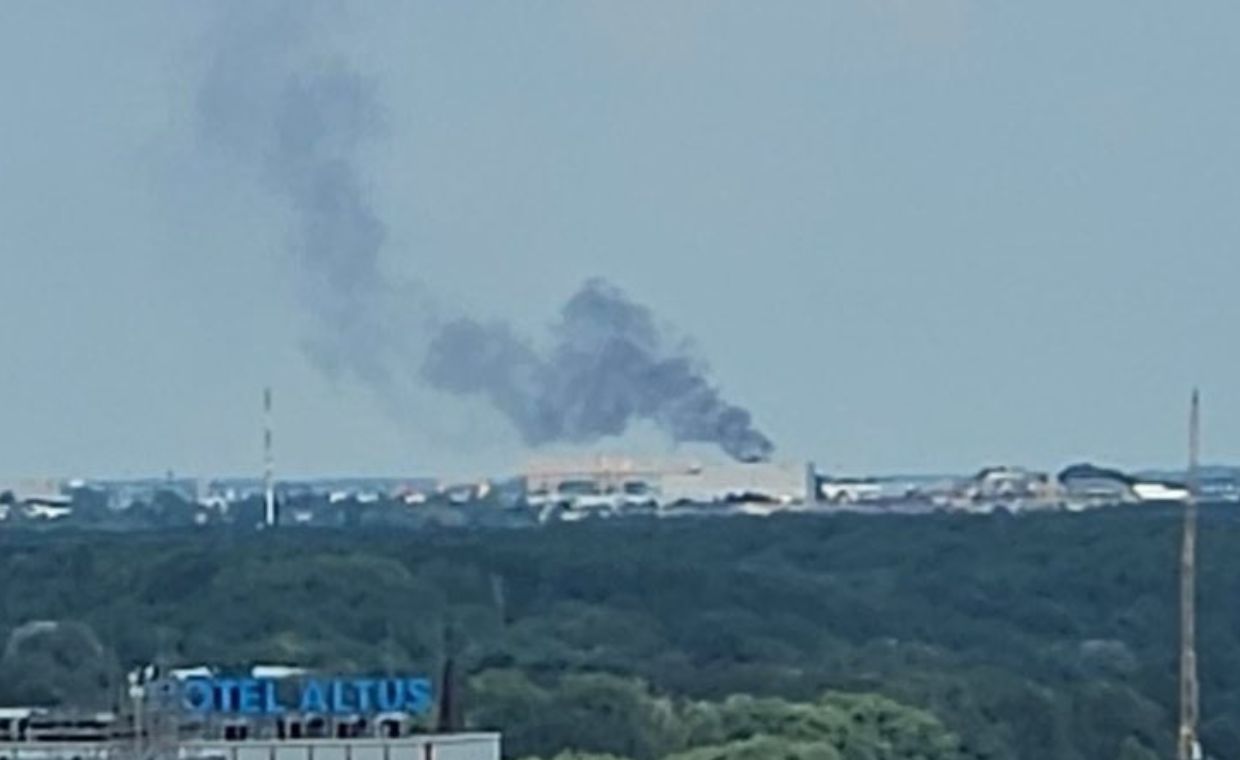 Gęsty dym nad Poznaniem. Straż wysyła kolejne zastępy