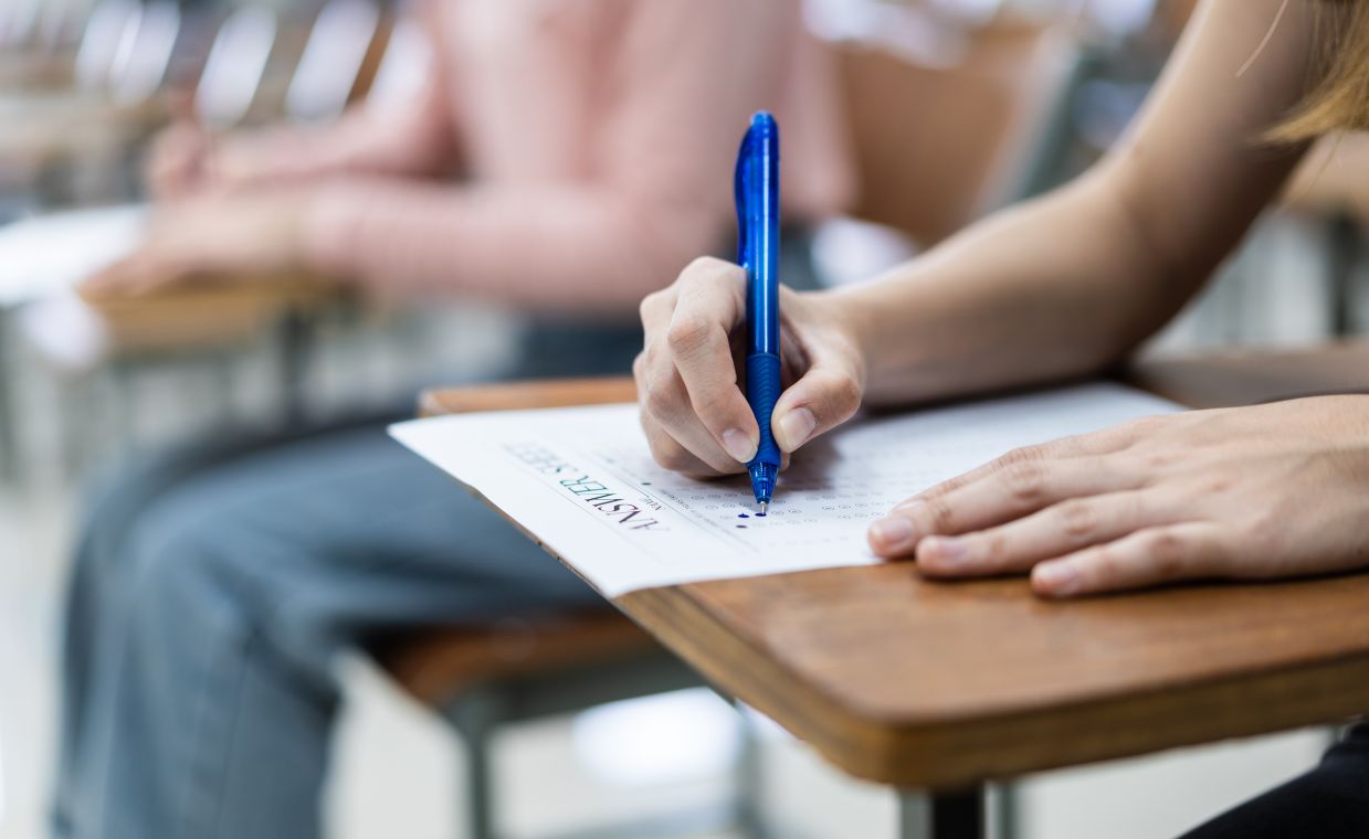 Kończą się matury 2025. Jak wypada polski egzamin maturalny na tle matury międzynarodowej?