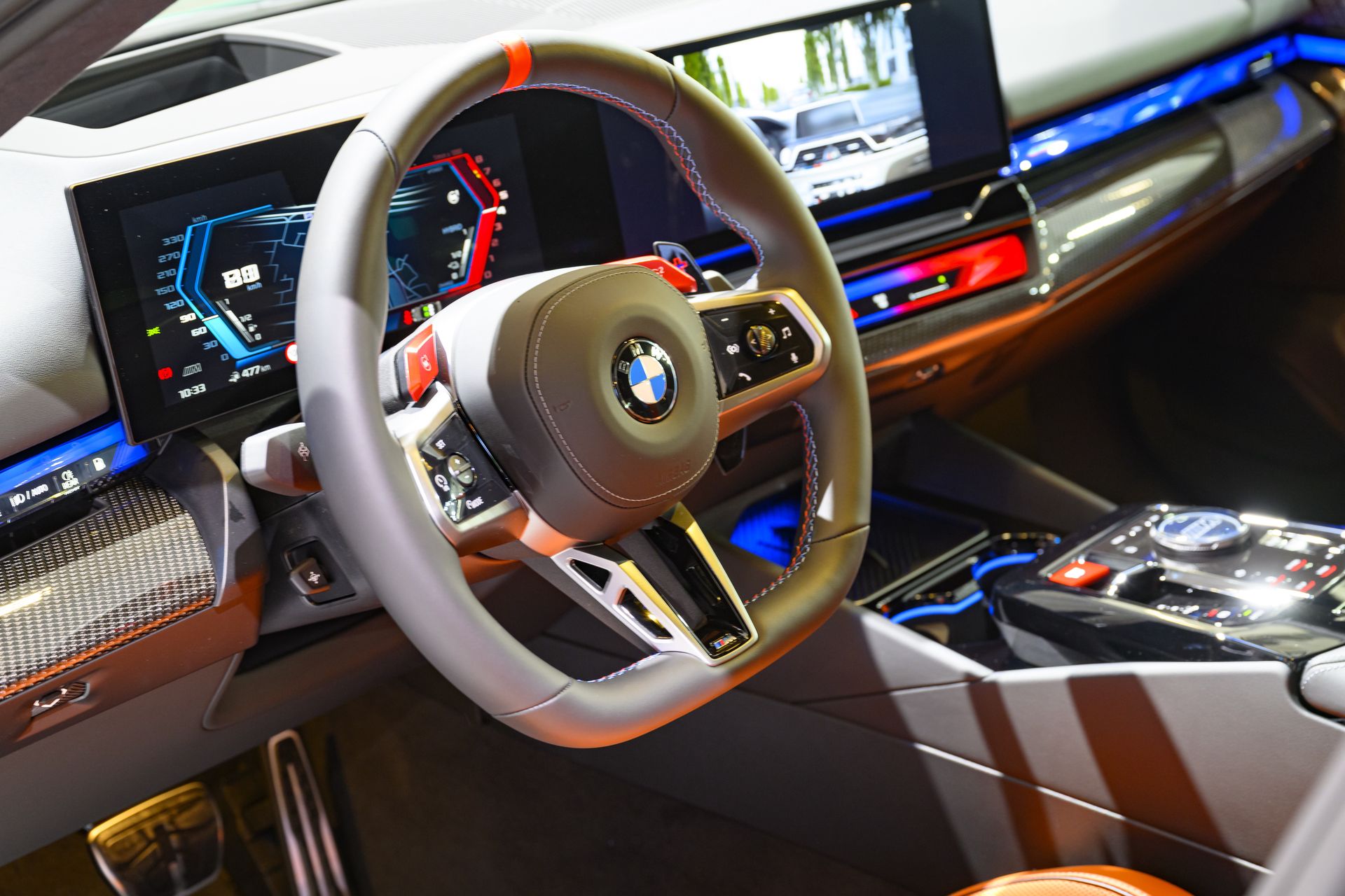 CarPlay Ultra nie w BMW. Firma stawia na iDrive