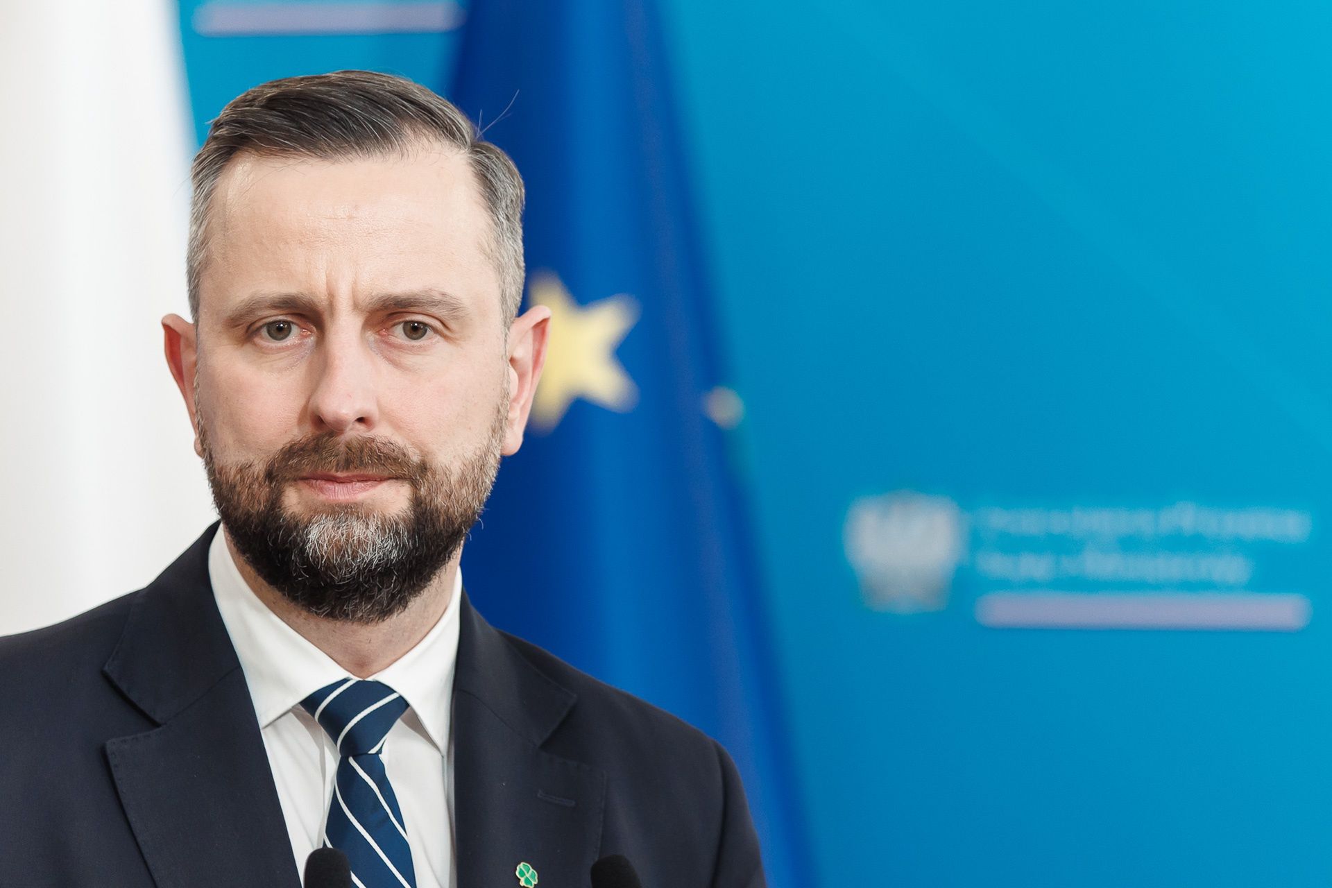 Wojna w Iranie. Polacy utknęli za granicą. Minister zabrał głos