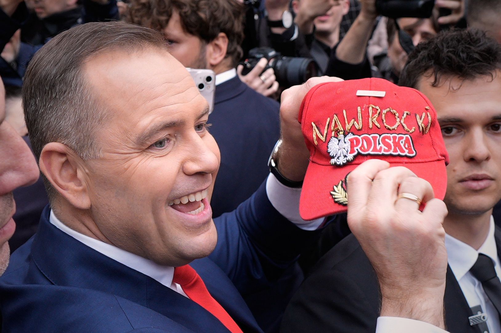 Zwycięstwo Nawrockiego. Węgierska gazeta o ciosie dla ich gorszego sortu