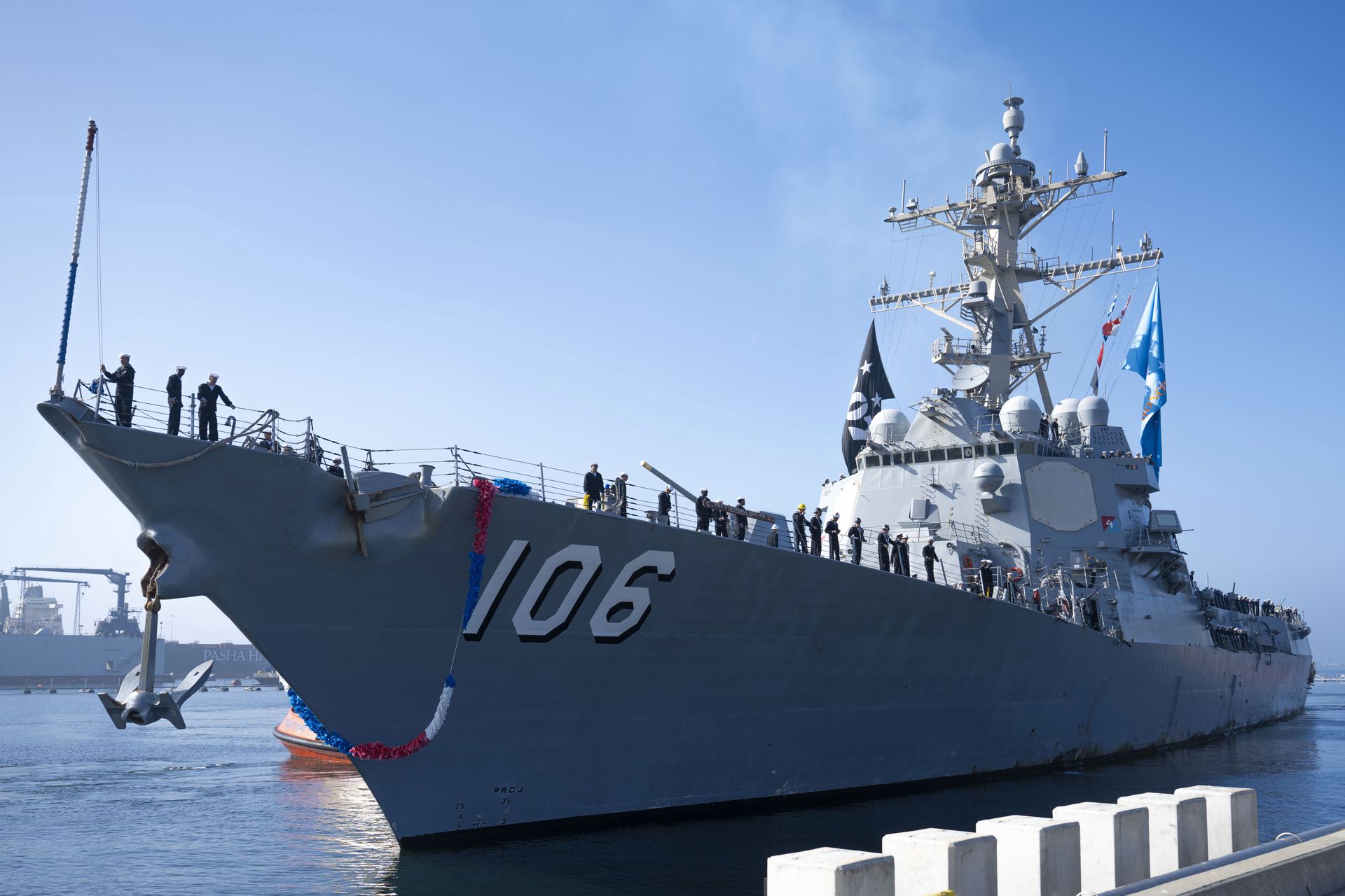 Amerykański niszczyciel zablokował trasę rosyjskiego tankowca. Co tam się działo?