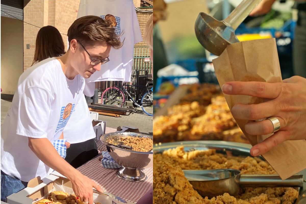 Po te drożdżówki Rozkosznego ustawiła się długa kolejka. Dodatek sypał chochlą do torby