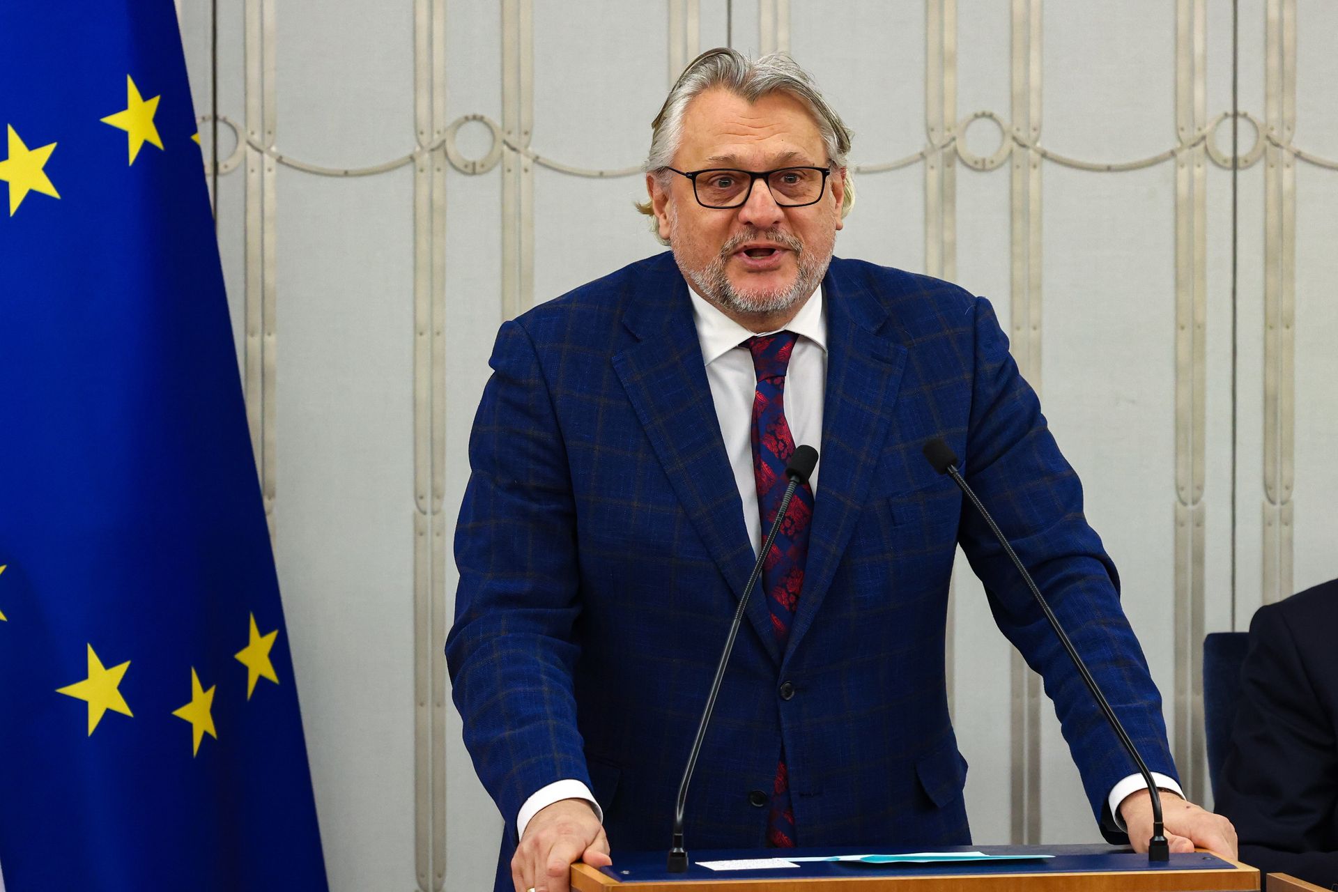 Syn senatora miał zabieg, szpital zapłaci karę. Dyrektor zabrał głos