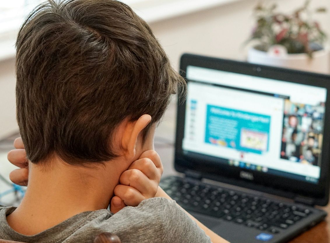 Będzie unijna aplikacja do zgłaszania cyberprzemocy