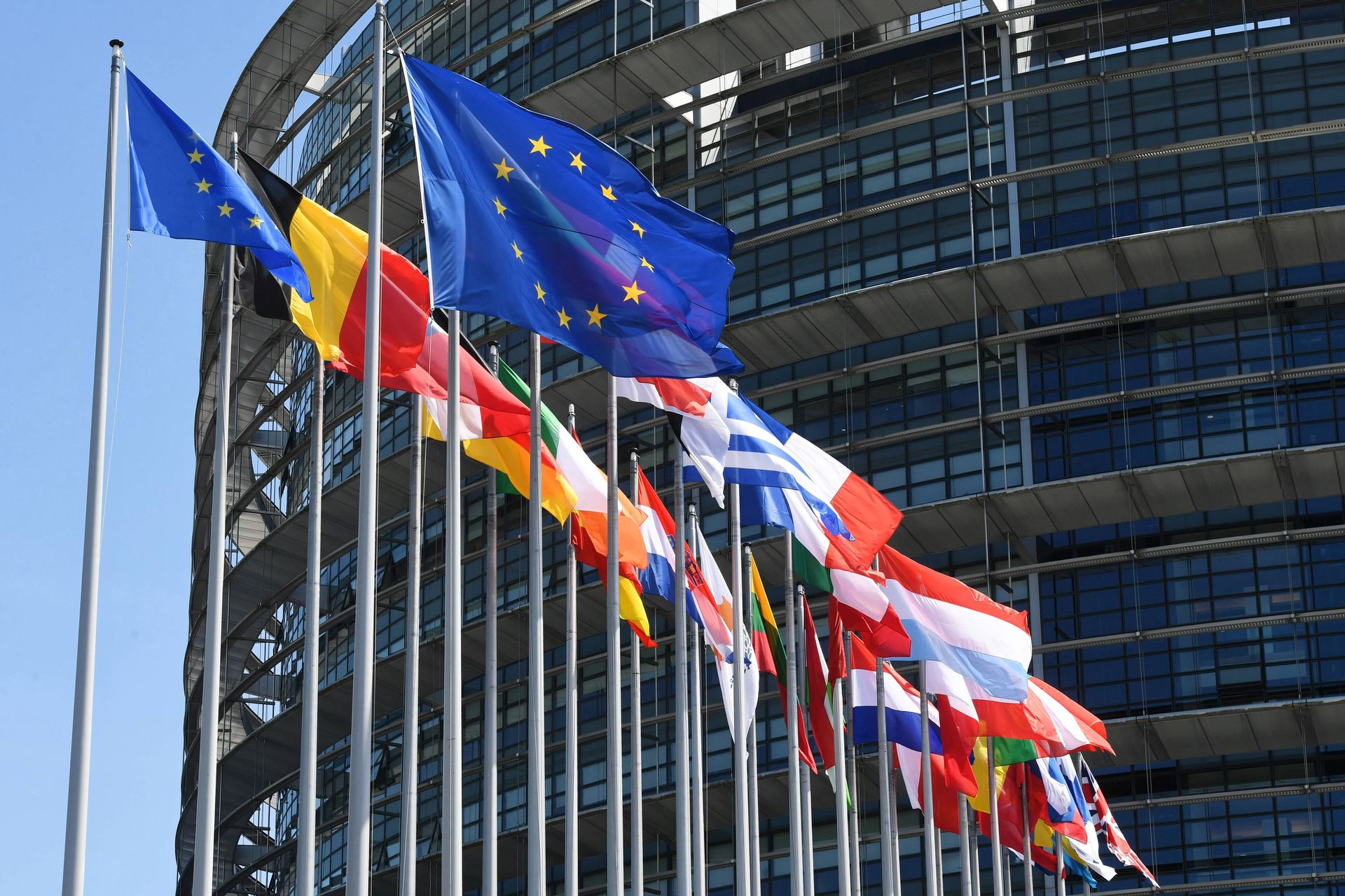 UE zdecyduje o skanowaniu szyfrowanych czatów internautów. Polska przeciw