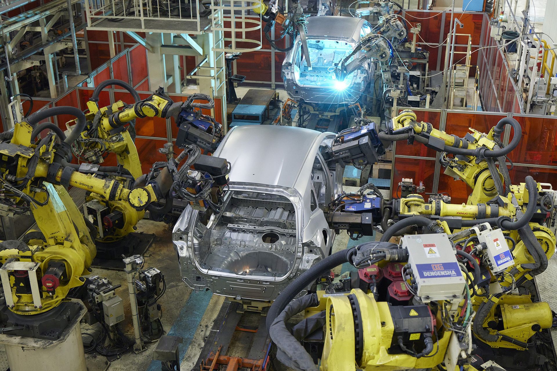 Tsunami w Japonii. Nissan i Mitsubishi ewakuują pracowników